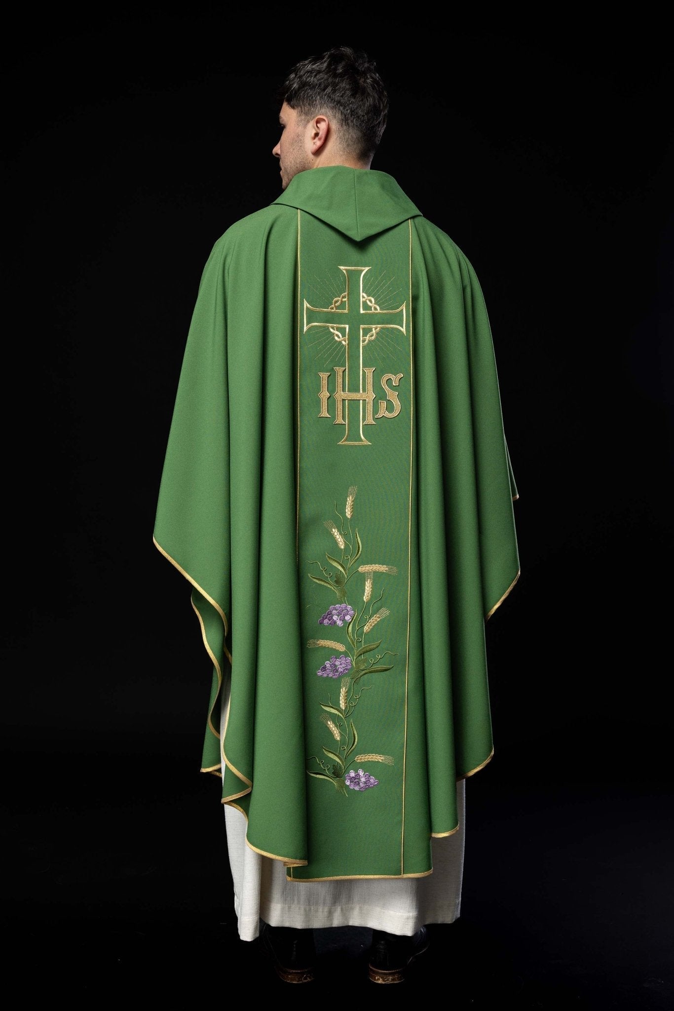Green chasuble with cross symbol and grapes KOR/214/01/01 ZIELONY - HAFTINAUSA.COM