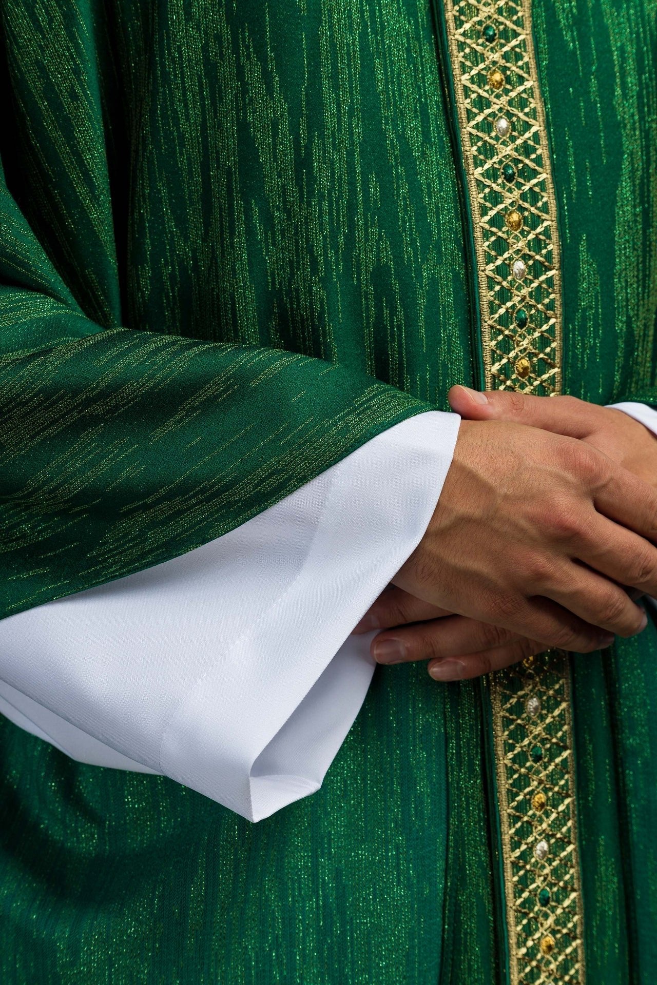 Green Chasuble with Embroidered Band and Collar LE/7033/01 - CHASUBLES.COM