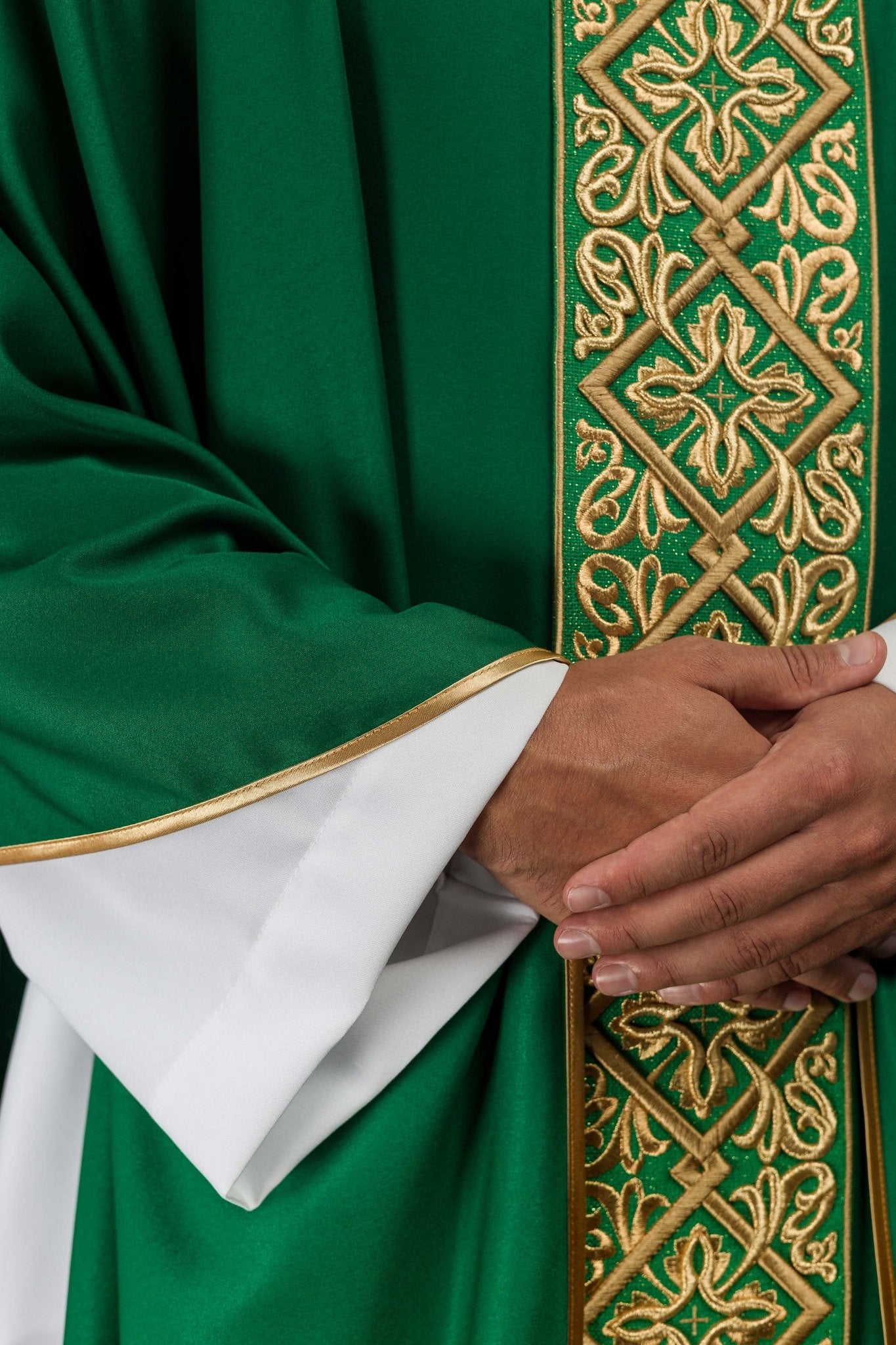 Green chasuble with embroidered collar LE/7027/01 - CHASUBLES.COM