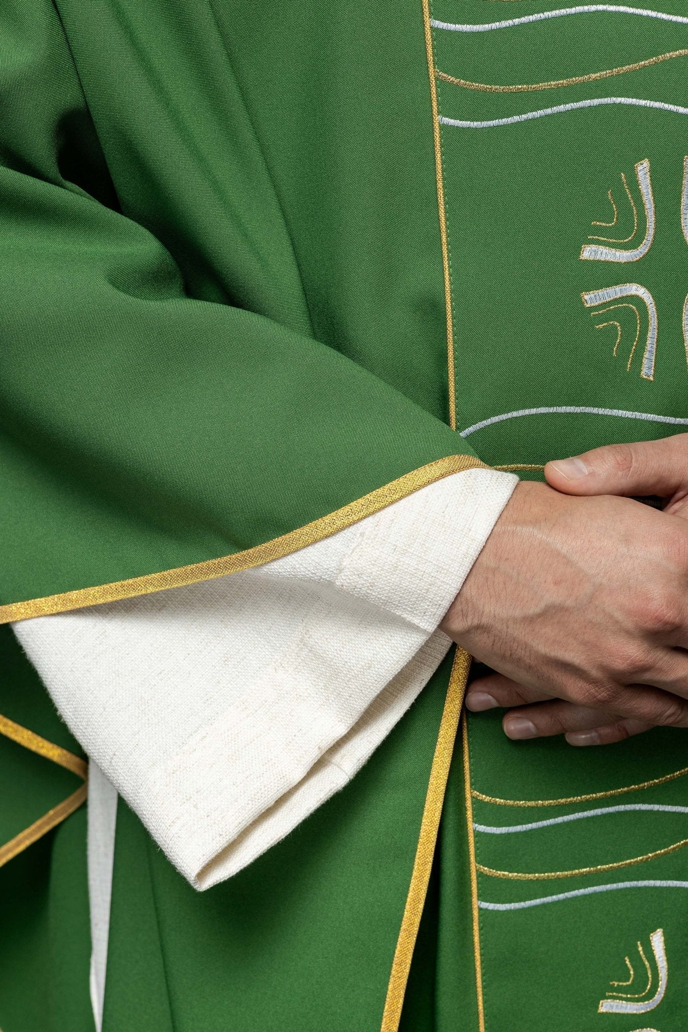 Green chasuble with embroidered cross and fish KOR/213/01/01 ZIELONY - HAFTINAUSA.COM