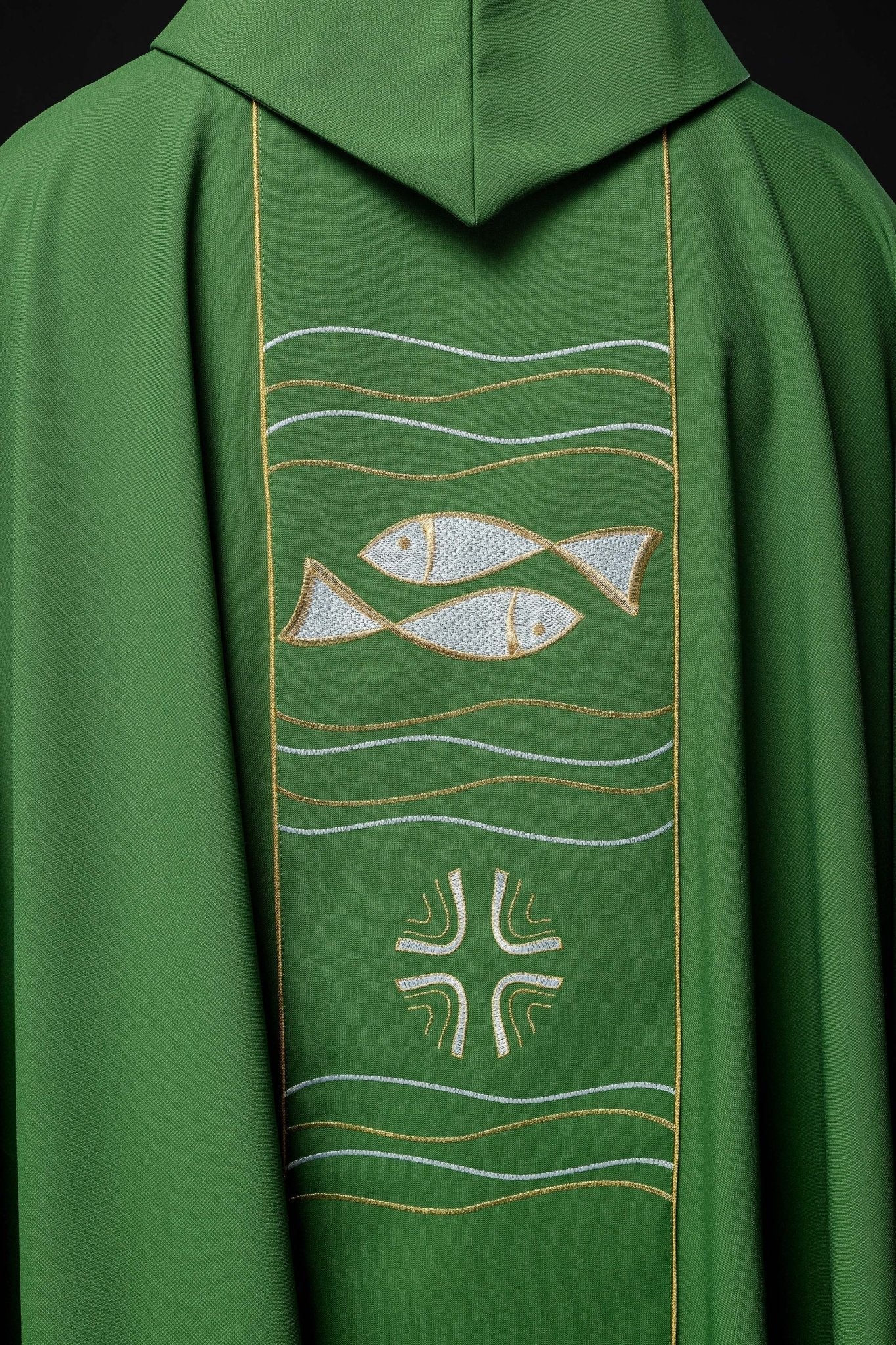 Green chasuble with embroidered cross and fish KOR/213/01/01 ZIELONY - HAFTINAUSA.COM