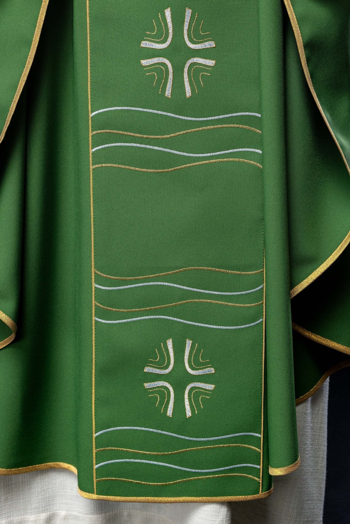 Green chasuble with embroidered cross and fish KOR/213/01/01 ZIELONY - HAFTINAUSA.COM