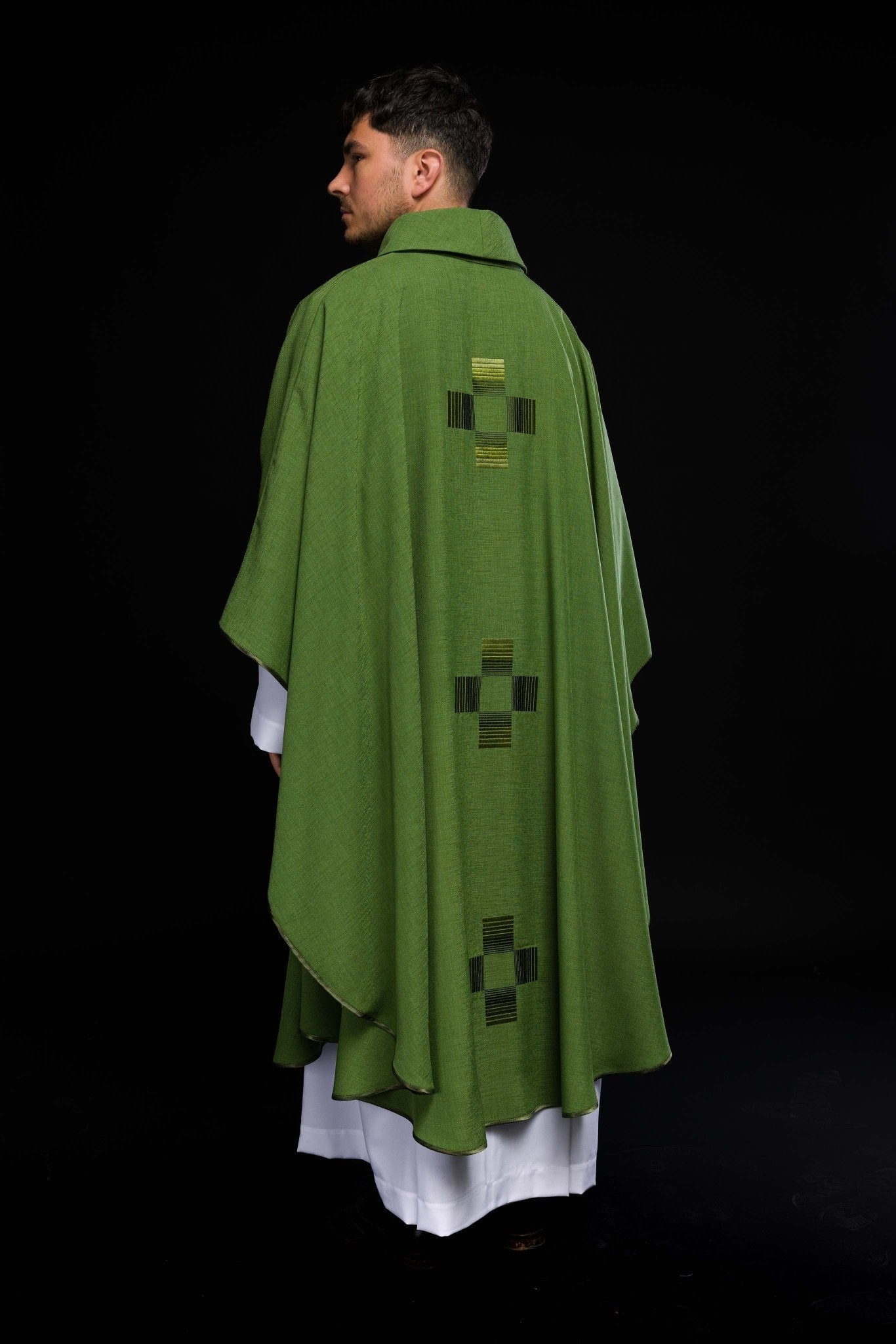 Green chasuble with embroidered crosses HA7033 - 01 ZIELONY - HAFTINAUSA.COM