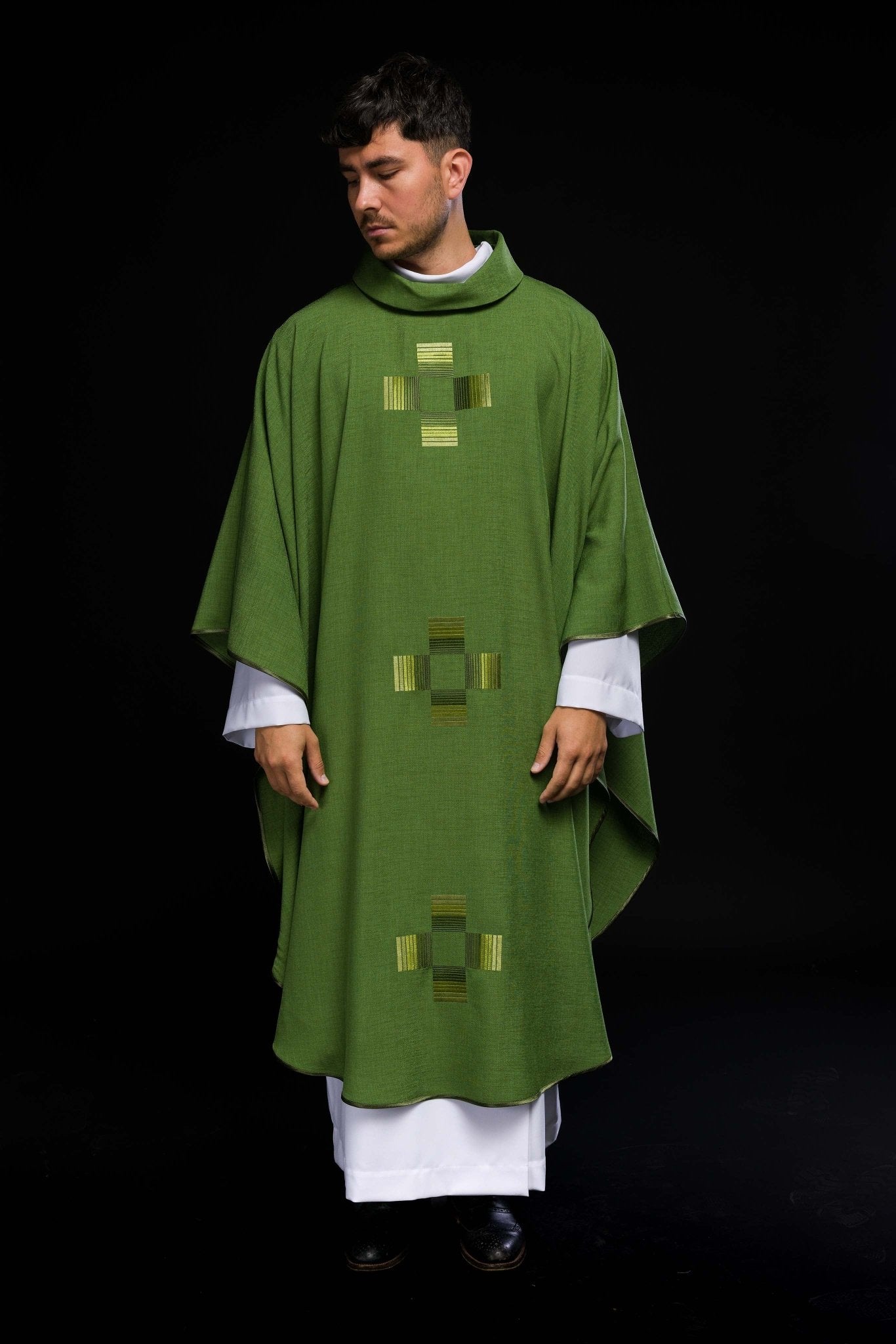 Green chasuble with embroidered crosses HA7033 - 01 ZIELONY - HAFTINAUSA.COM