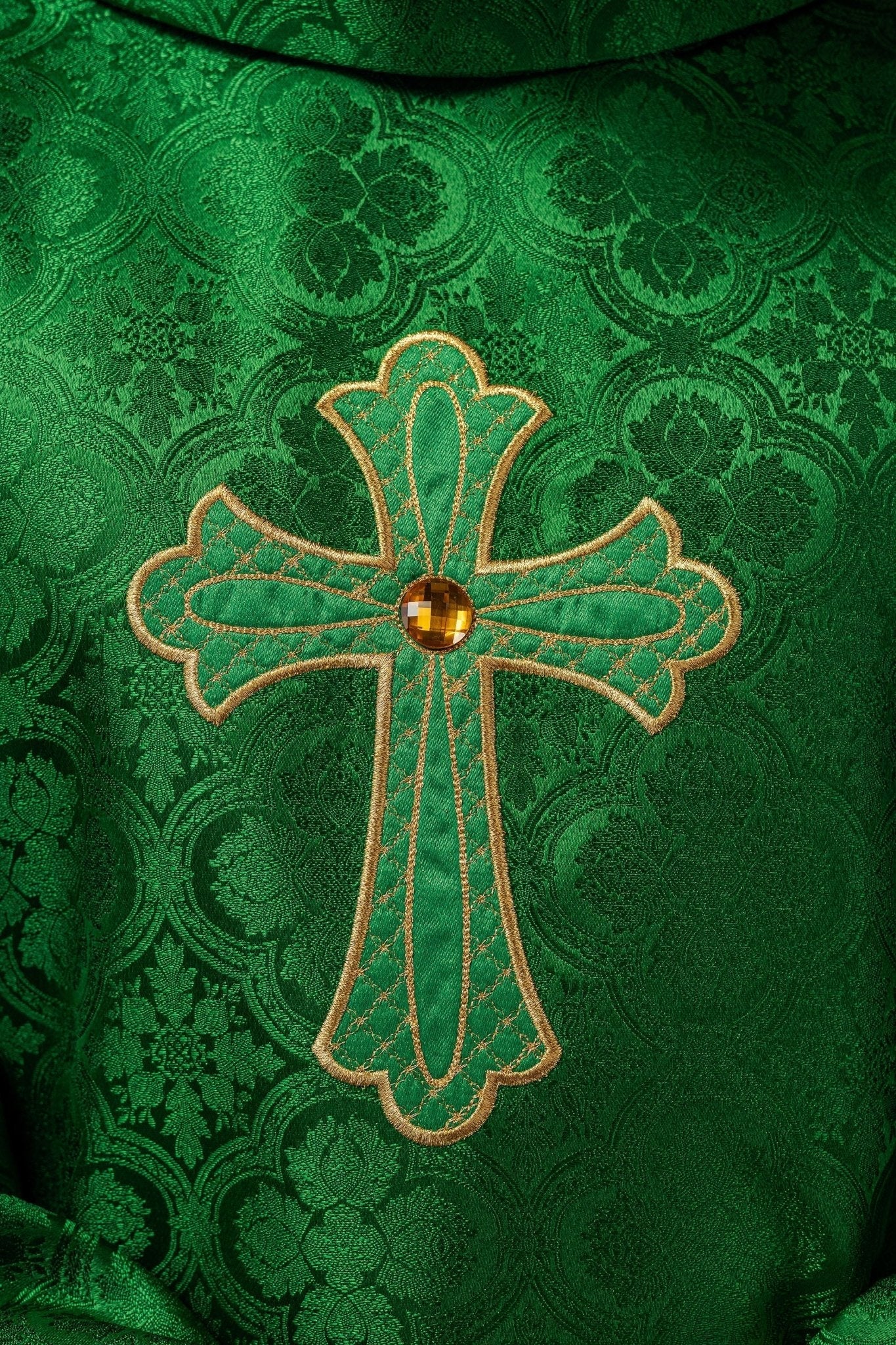 Green chasuble with gold cross KOR/227/01/11 - HAFTINAUSA.COM