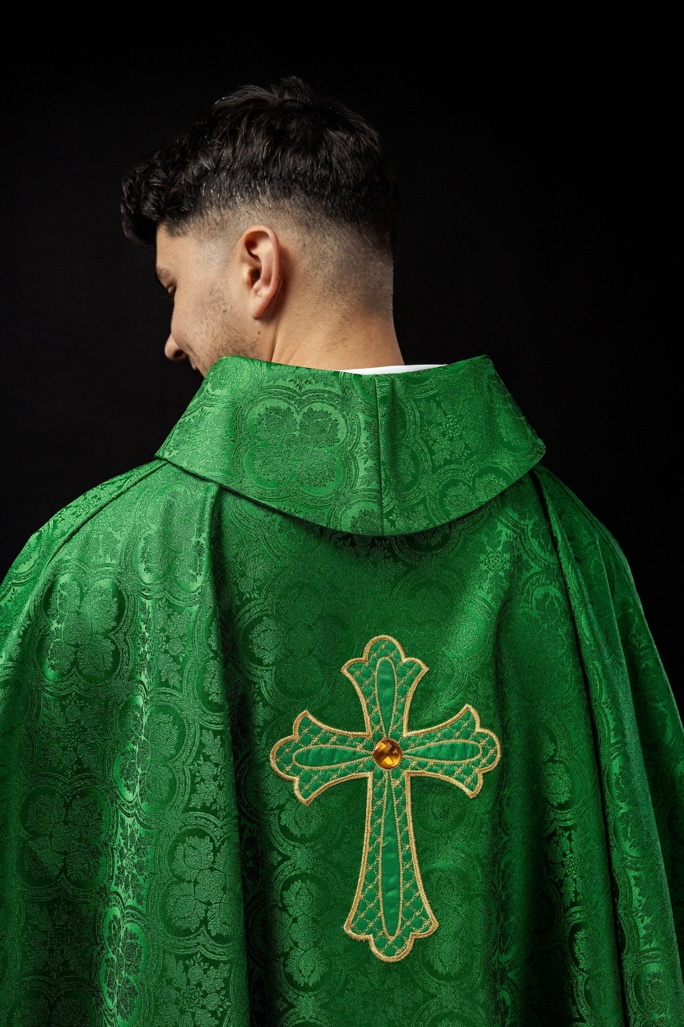 Green chasuble with gold cross KOR/227/01/11 - HAFTINAUSA.COM