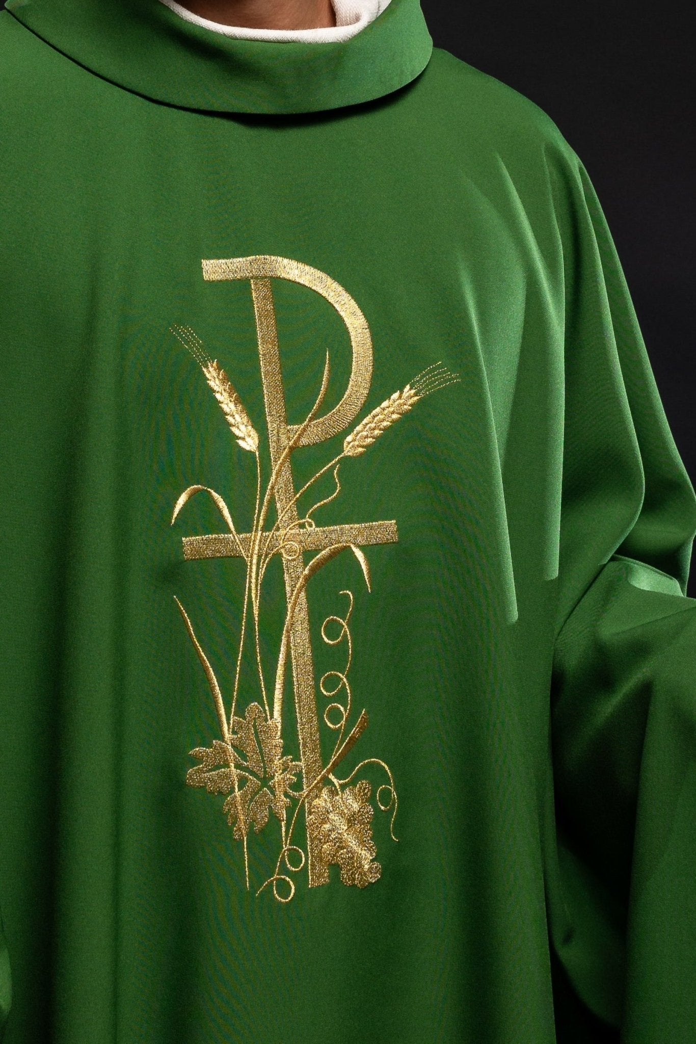 Green chasuble with golden cross embroidery KOR/026/01/12 ZIELONY - HAFTINAUSA.COM