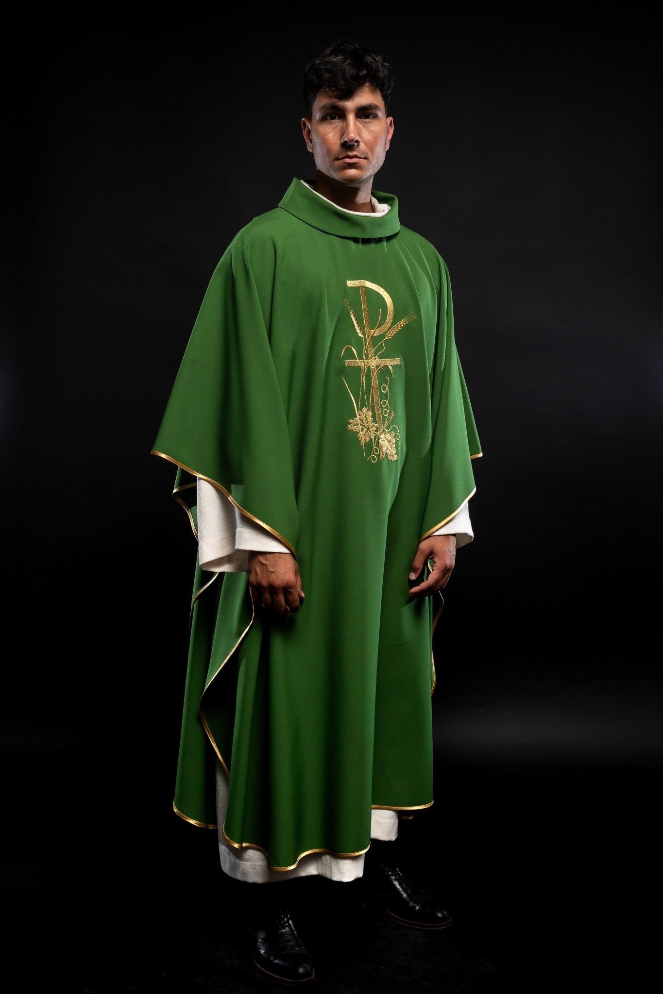 Green chasuble with golden cross embroidery KOR/026/01/12 ZIELONY - HAFTINAUSA.COM