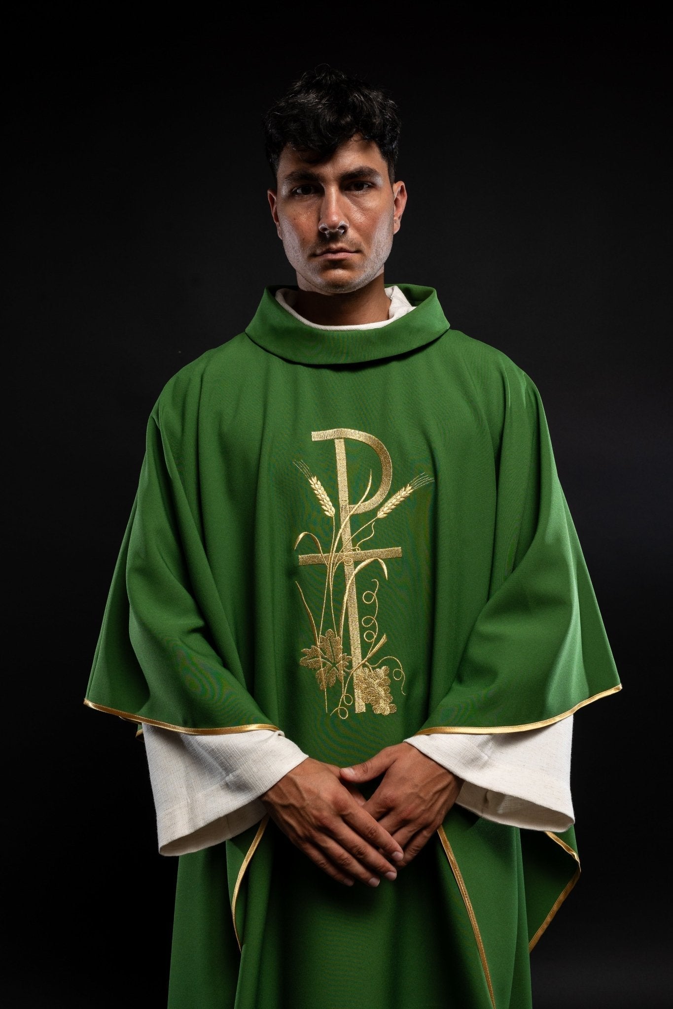 Green chasuble with golden cross embroidery KOR/026/01/12 ZIELONY - HAFTINAUSA.COM