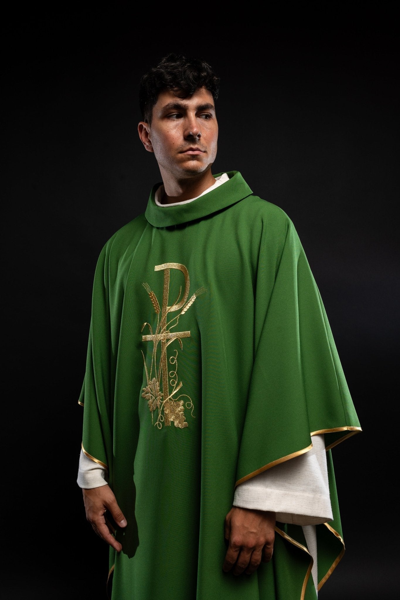 Green chasuble with golden cross embroidery KOR/026/01/12 ZIELONY - HAFTINAUSA.COM