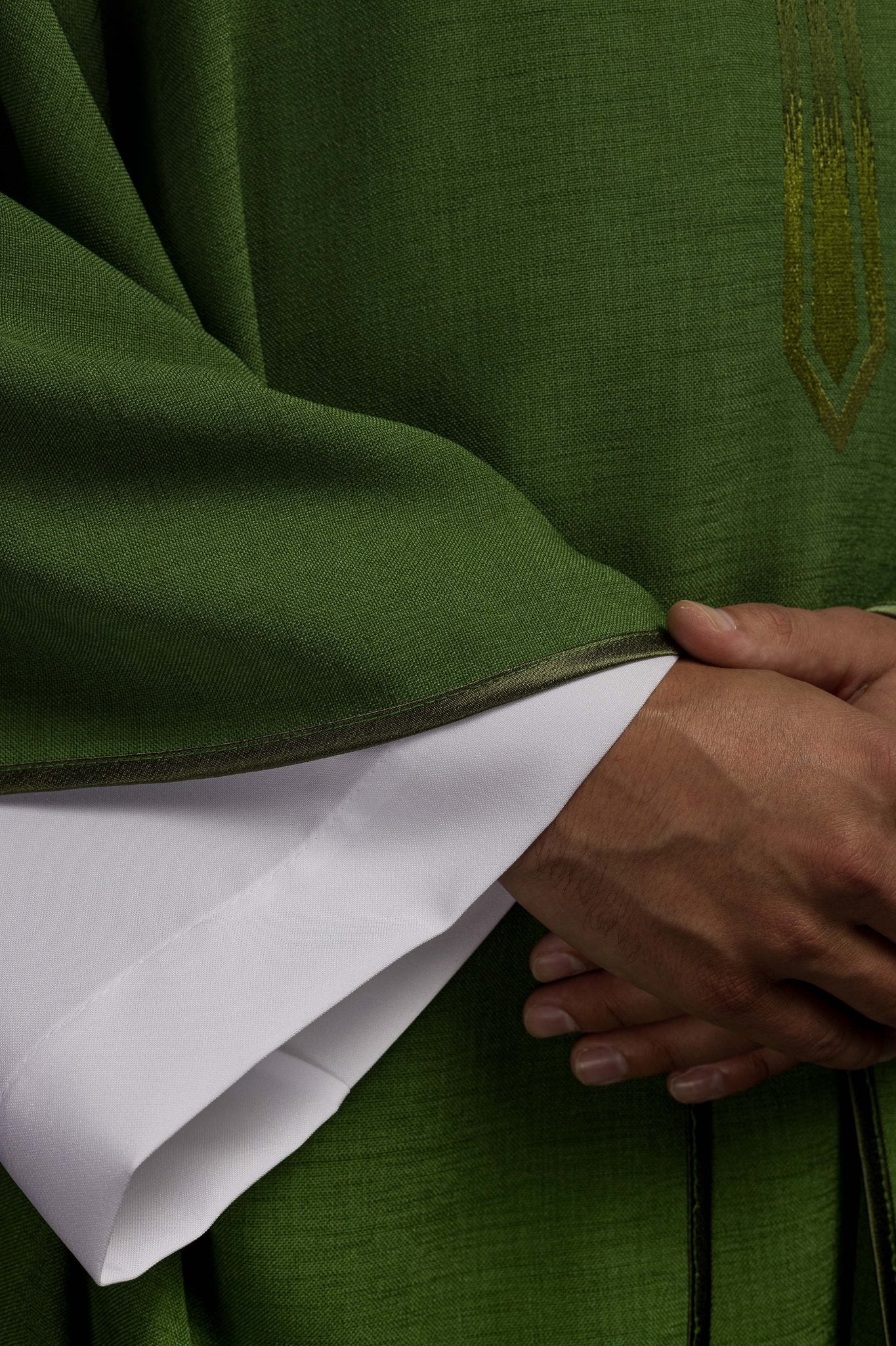 Green chasuble with green cross HA7034 - 01 ZIELONY - HAFTINAUSA.COM