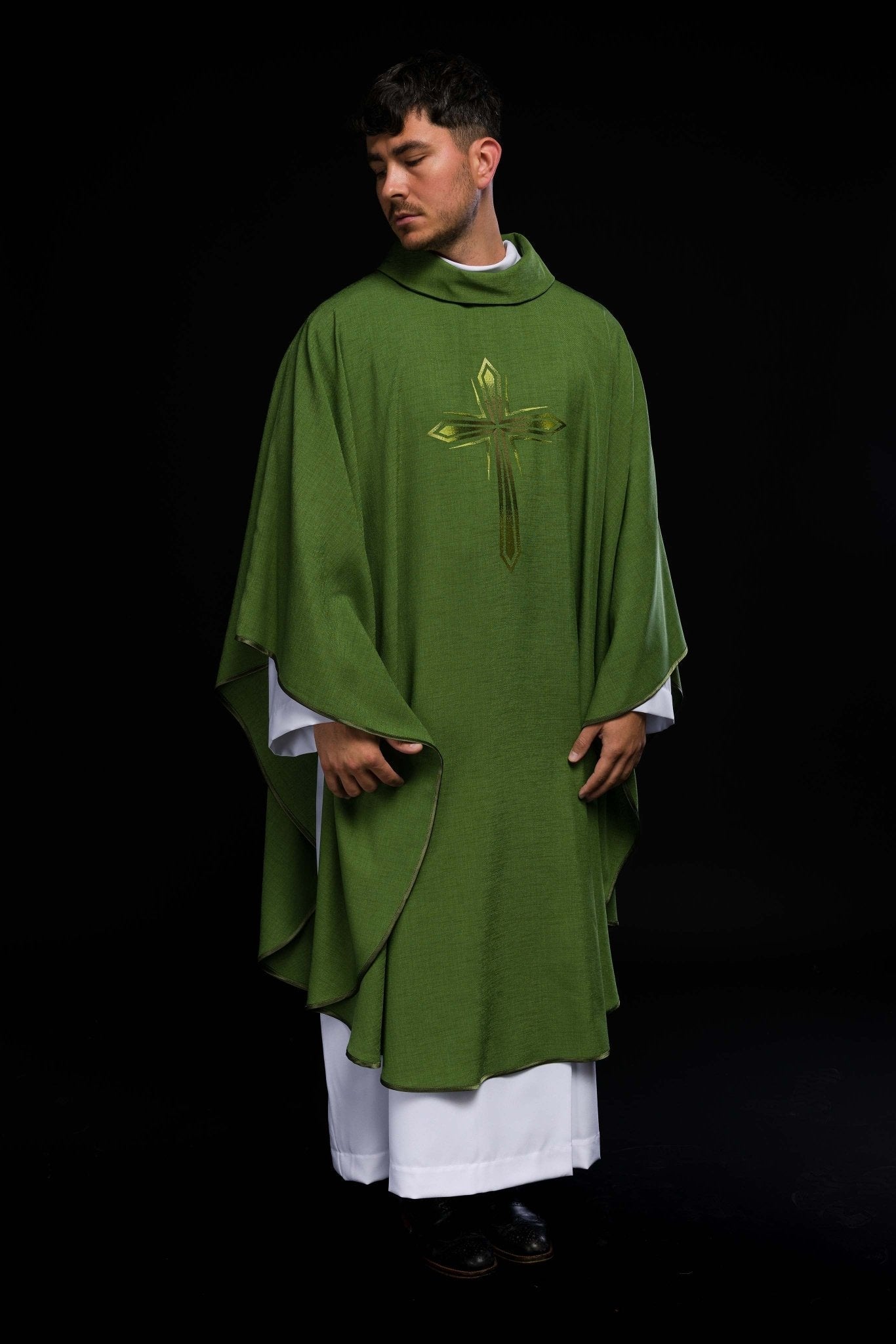 Green chasuble with green cross HA7034 - 01 ZIELONY - HAFTINAUSA.COM