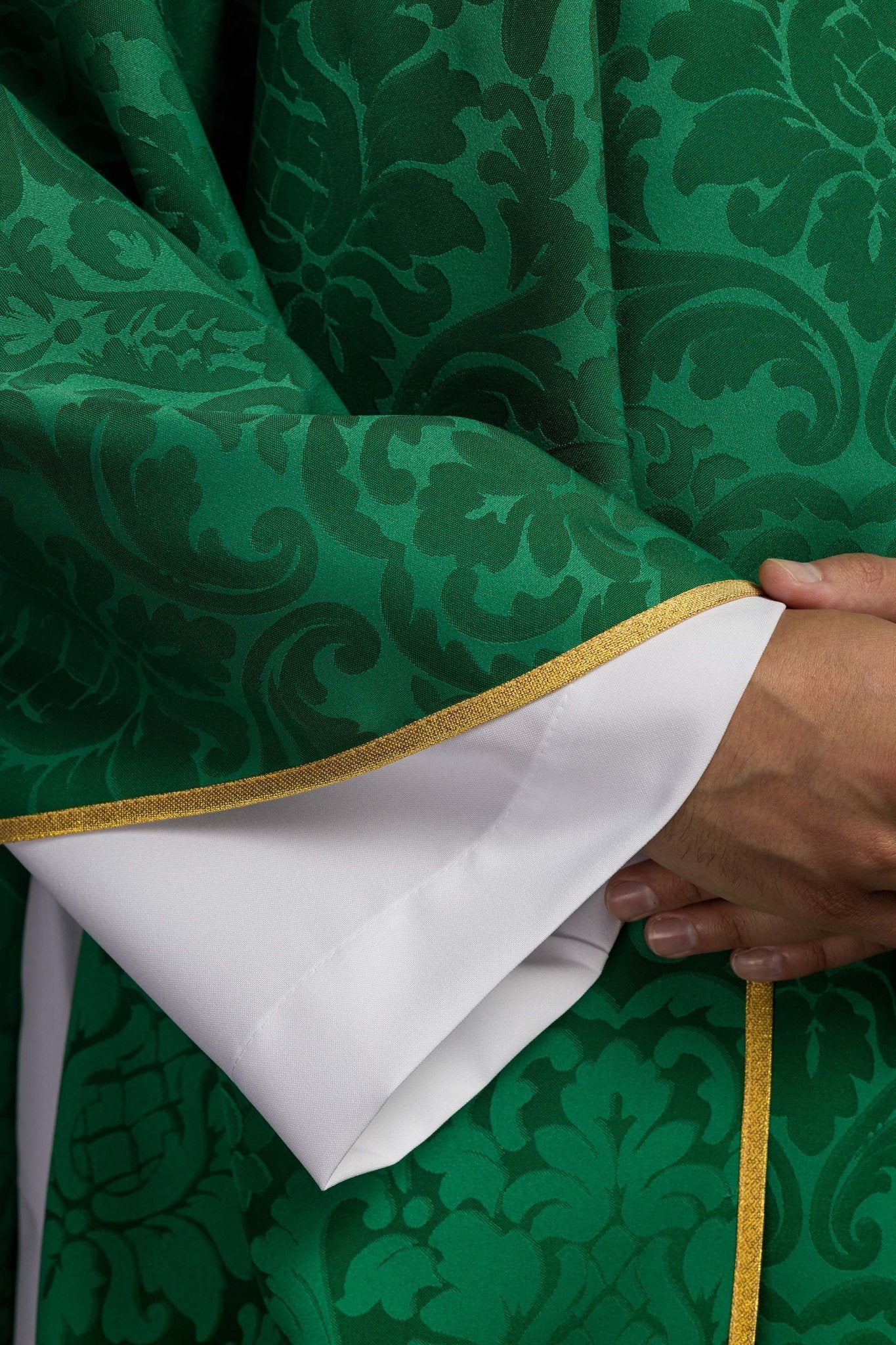 Green chasuble with IHS motif and richly embroidered collar on decorative fabric LE/7157/01 - HAFTINAUSA.COM