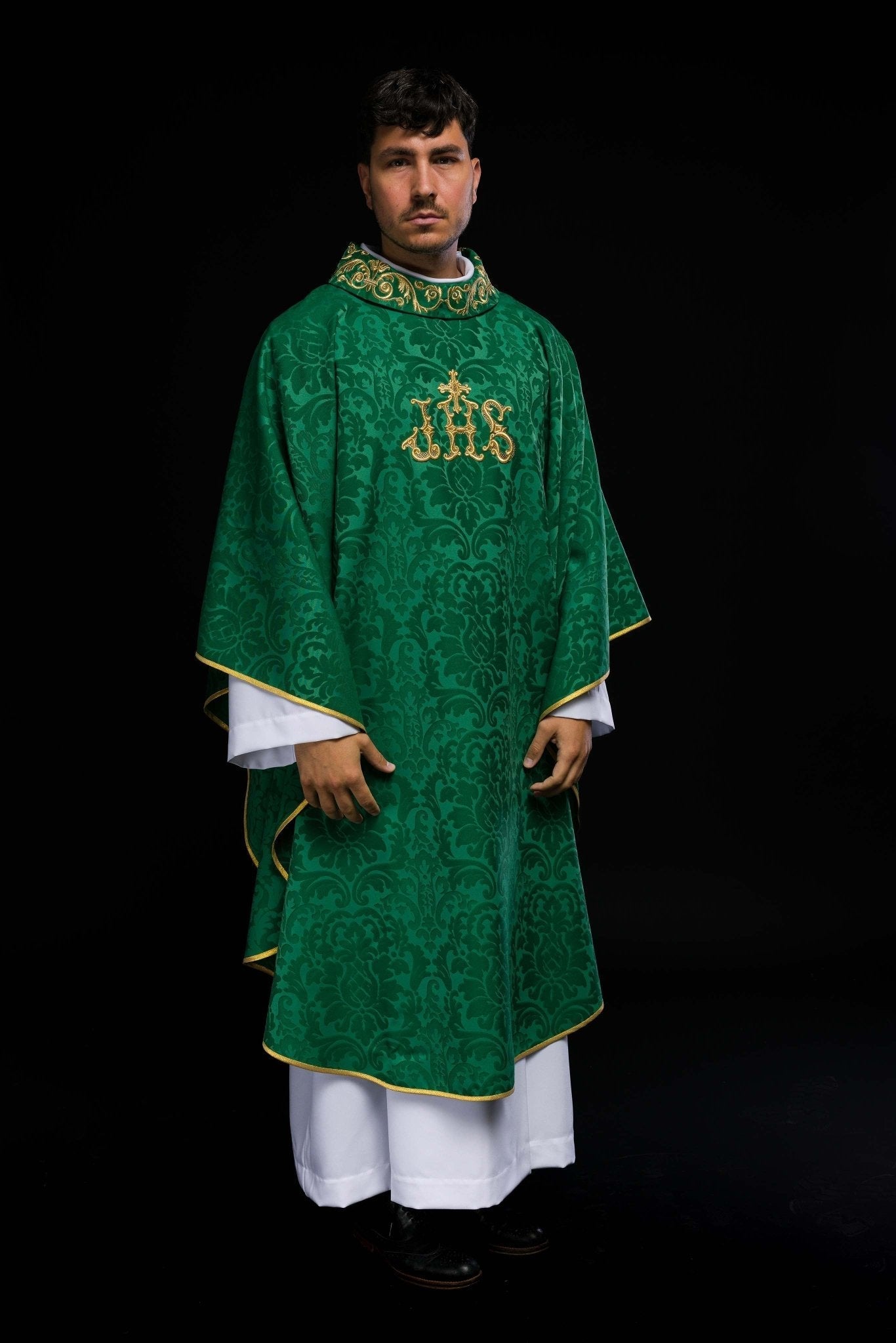 Green chasuble with IHS motif and richly embroidered collar on decorative fabric LE/7157/01 - HAFTINAUSA.COM