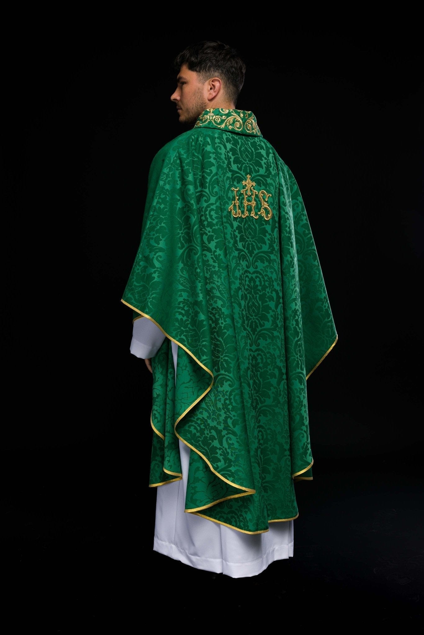 Green chasuble with IHS motif and richly embroidered collar on decorative fabric LE/7157/01 - HAFTINAUSA.COM