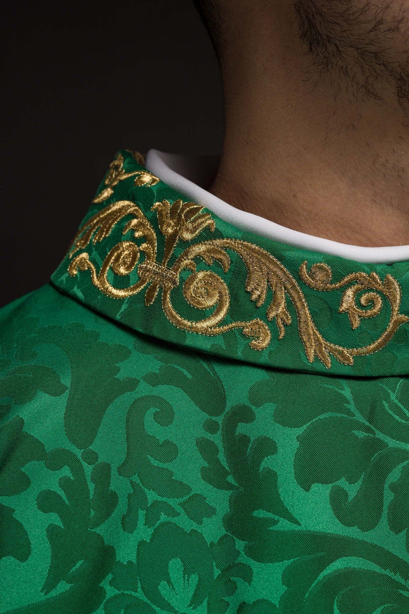 Green chasuble with IHS motif and richly embroidered collar on decorative fabric LE/7157/01 - HAFTINAUSA.COM