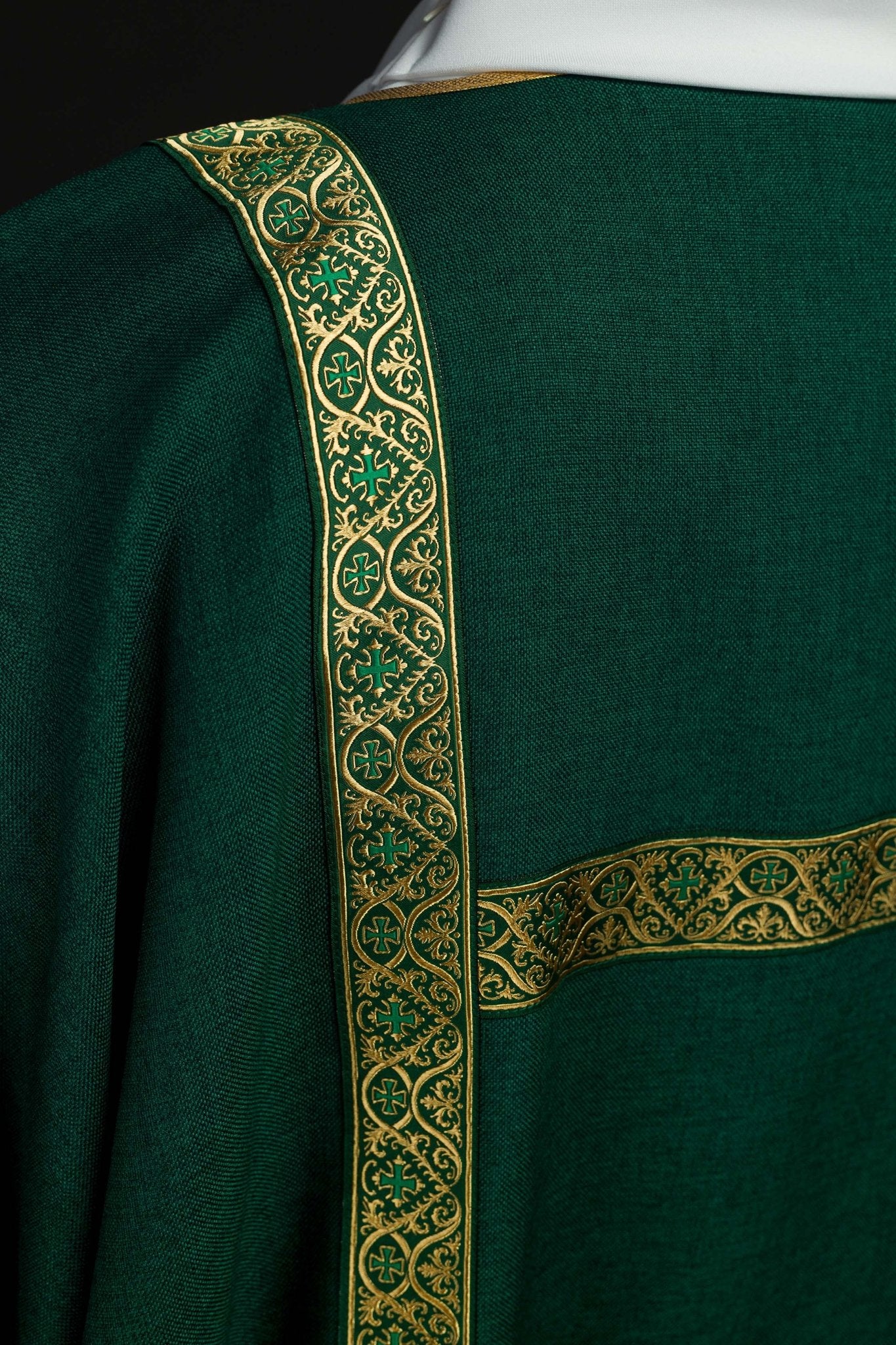 Green dalmatic decorated with gold jacquard ribbons KDL/395/01/70/B - CHASUBLES.COM