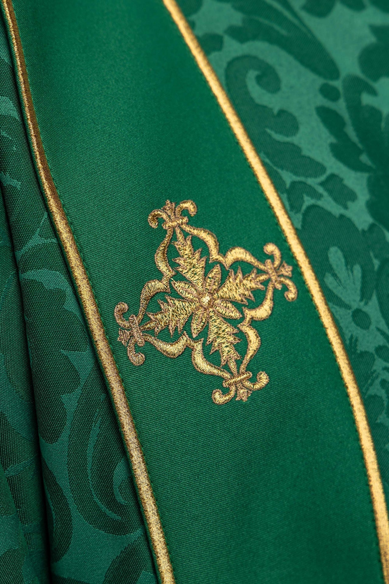 Green dalmatic in jacquard with bands and embroidered gold crosses KDL/284/01/81/B - CHASUBLES.COM