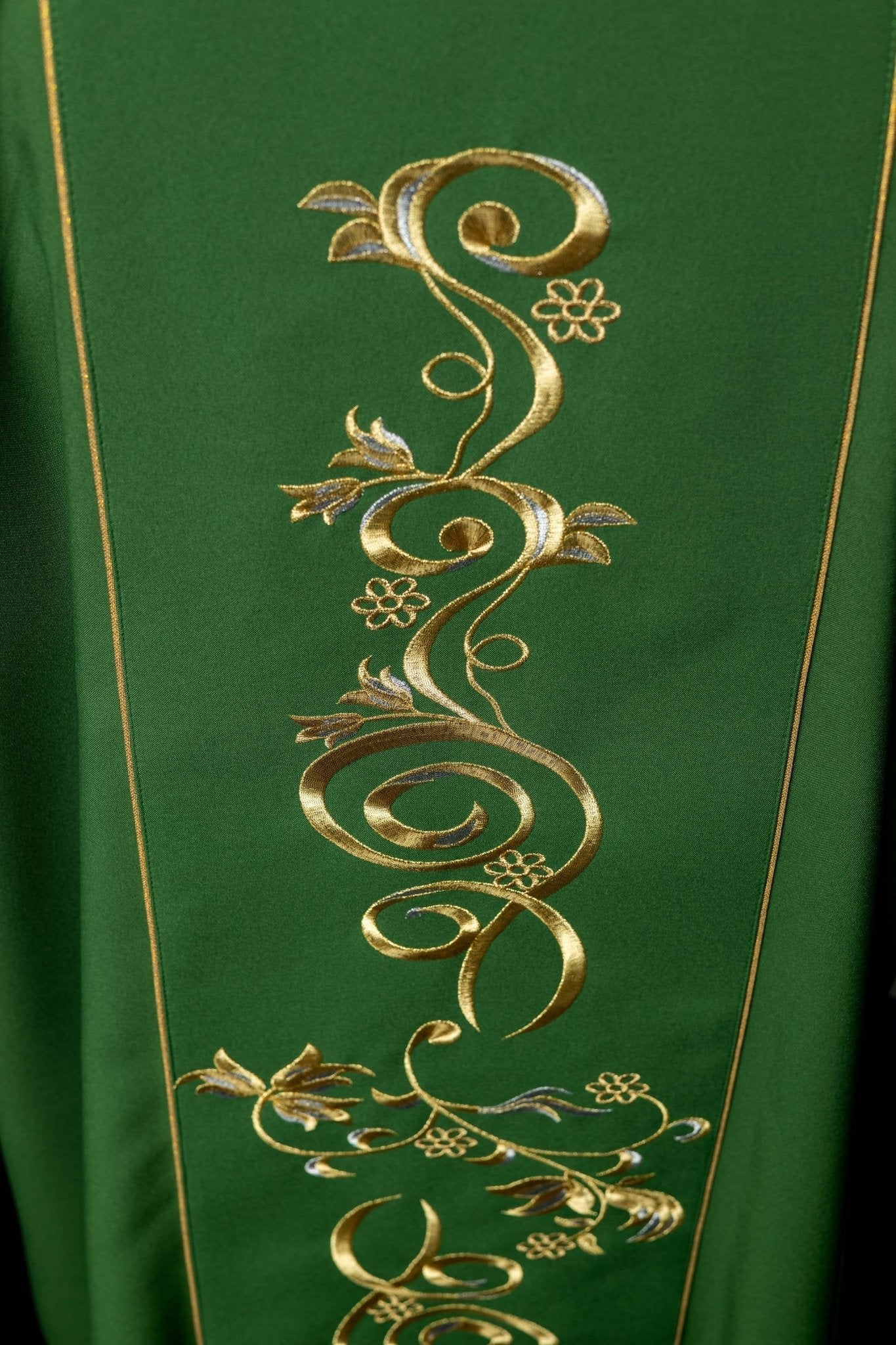 Green dalmatic with an embroidered IHS band KDL/031/01/01/A ZIELONY DALMATYK - HAFTINAUSA.COM