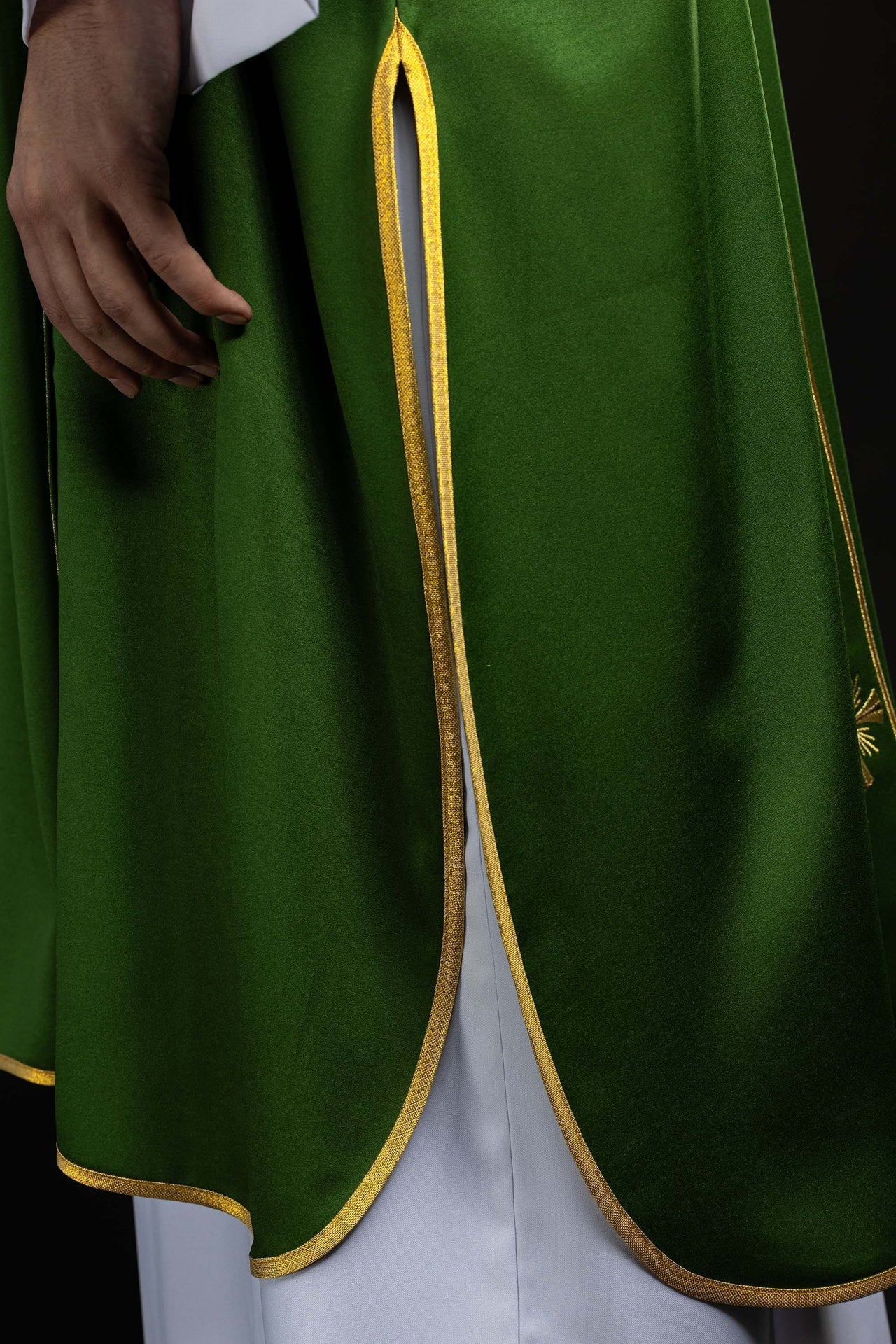 Green dalmatic with bands and embroidered gold crosses KDL/285/01/53/B - CHASUBLES.COM