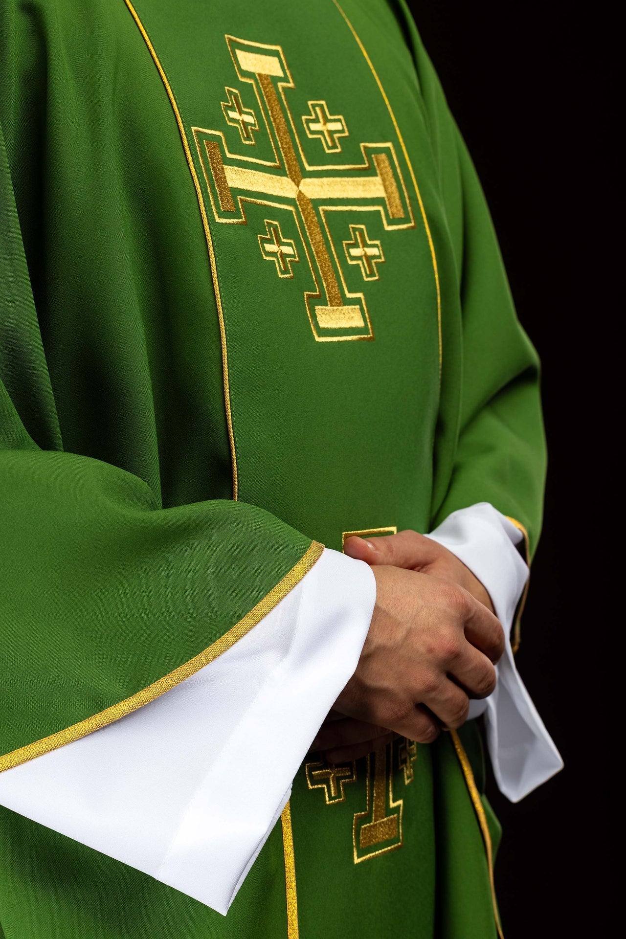 Green embroidered chasuble with band and Jerusalem crosses KDT/7046/01/01 - CHASUBLES.COM