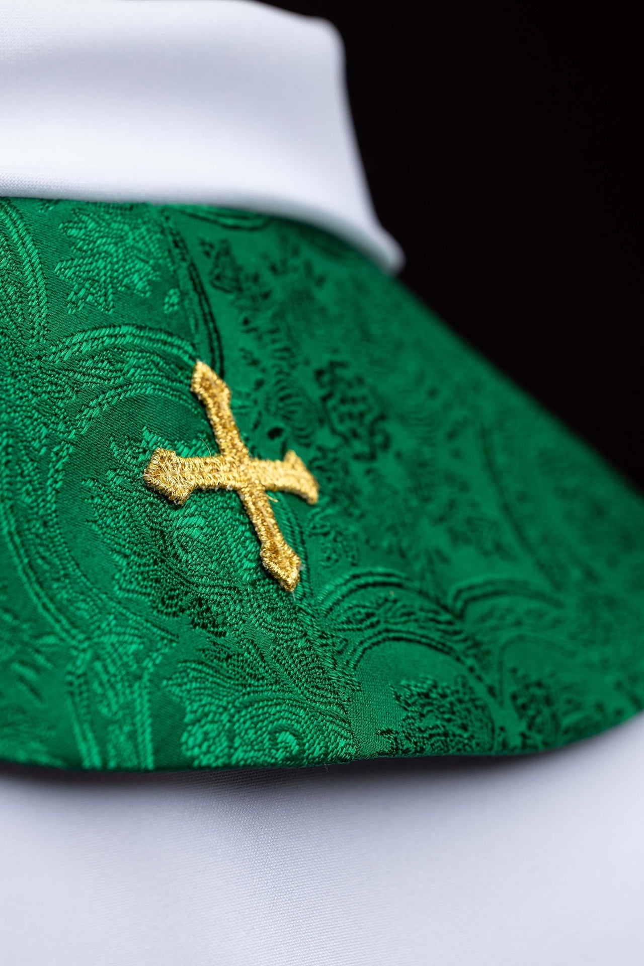 Green jacquard stole embroidered with a cross motif KST/967/01/11 - CHASUBLES.COM
