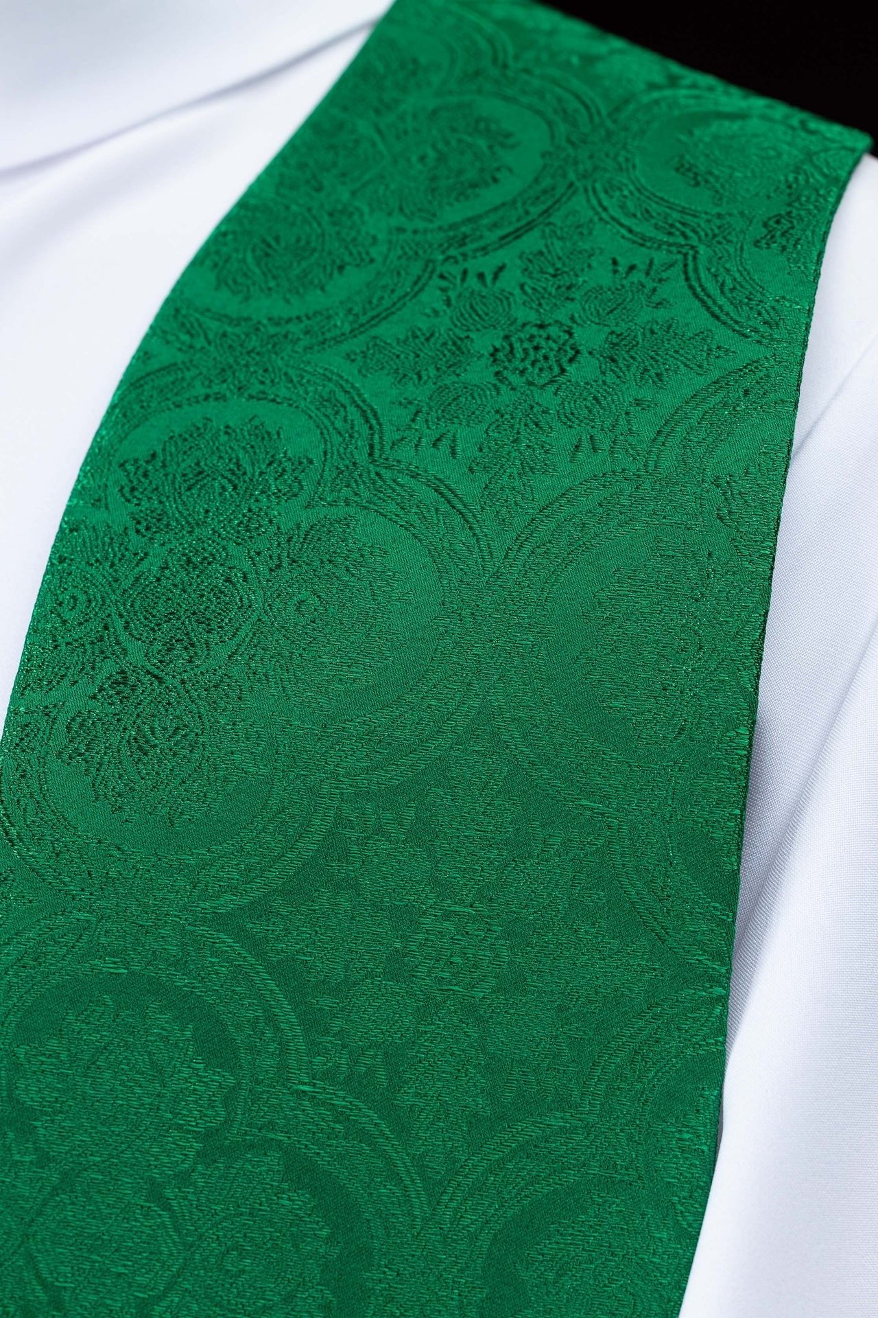 Green jacquard stole embroidered with a cross motif KST/967/01/11 - CHASUBLES.COM
