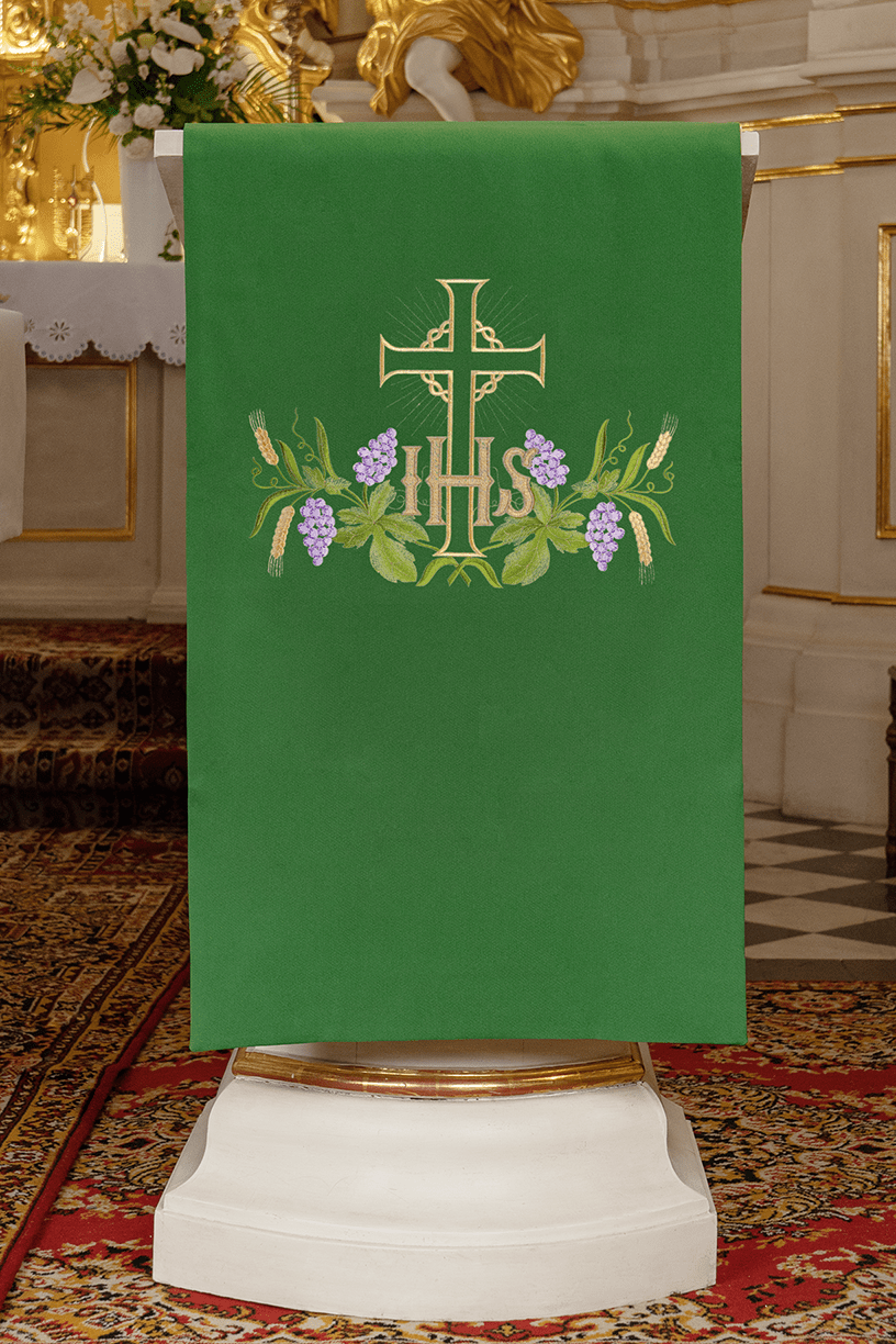 Green lectern cloth embroidered with the IHS monogram and a cross KMO/023/01/01 ZIELONY 55*250 - CHASUBLES.COM