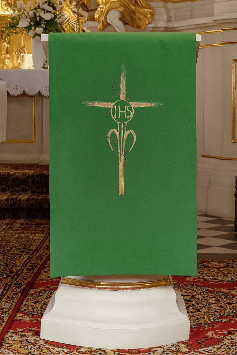 Green lectern cover with a green Cross and IHS embroidery KMO/026/01/01 ZIELONY 55*250 - HAFTINAUSA.COM