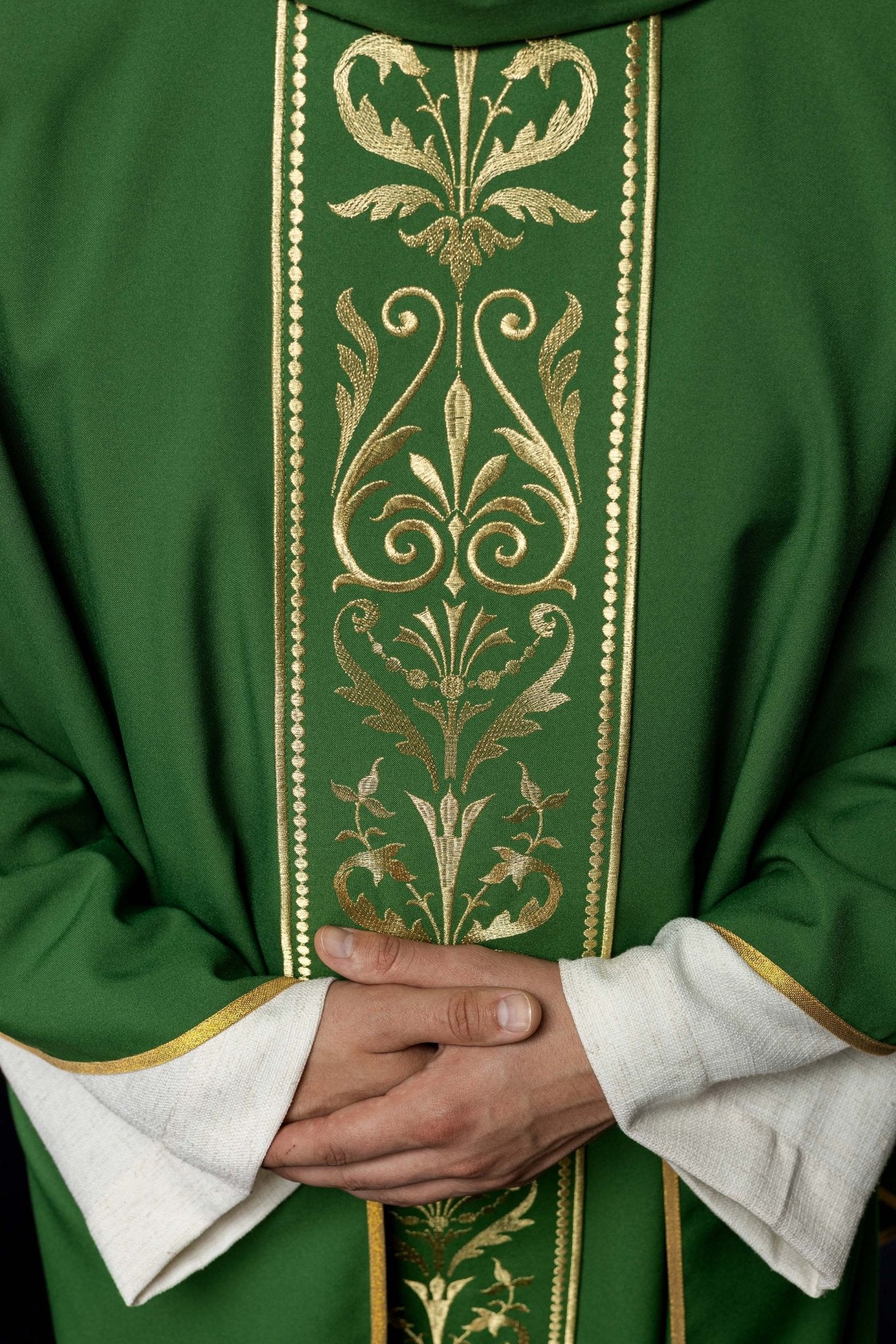 Green liturgical chasuble decorated with a gold embroidered belt KOR/008/01/01 ZIELONY - HAFTINAUSA.COM