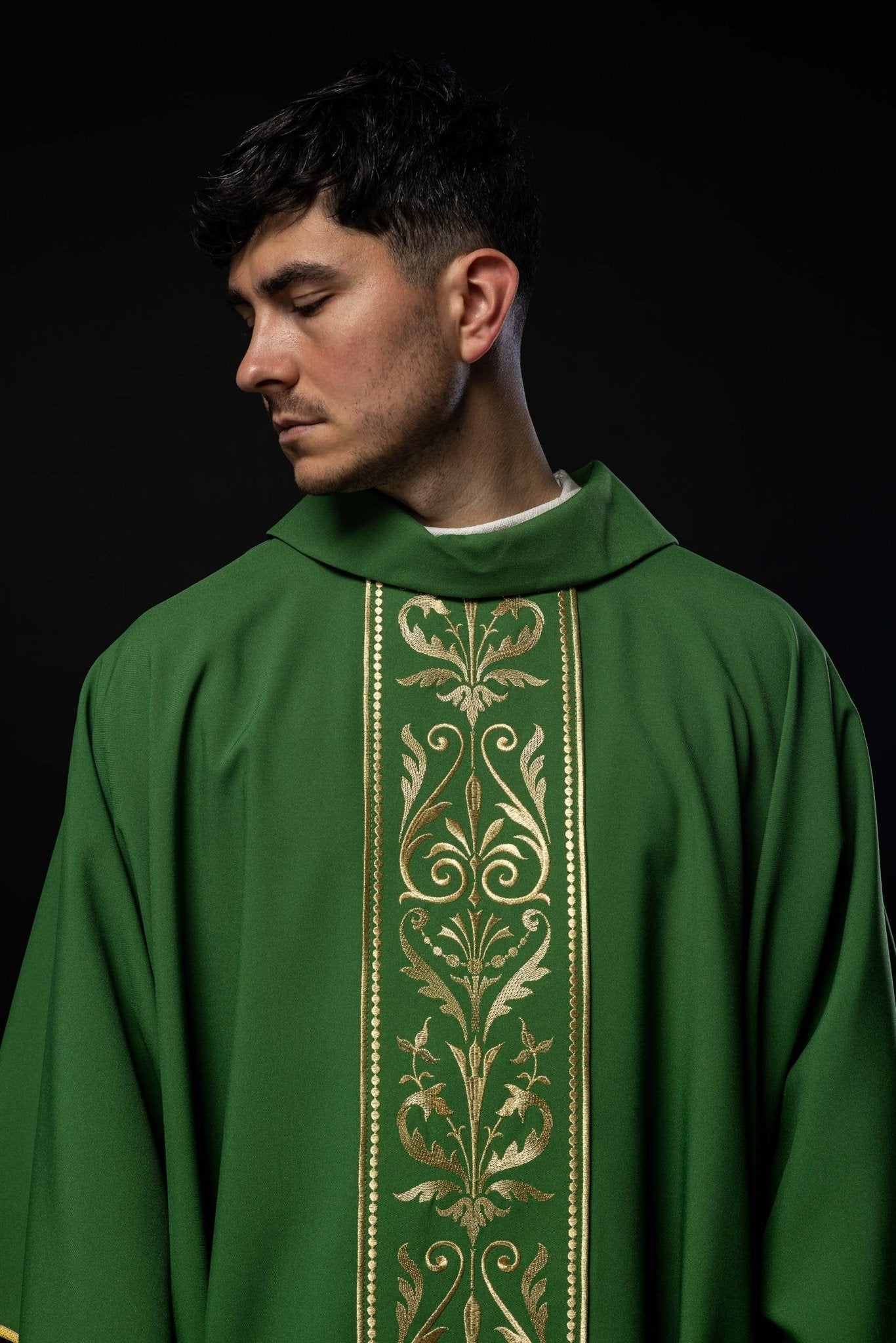 Green liturgical chasuble decorated with a gold embroidered belt KOR/008/01/01 ZIELONY - HAFTINAUSA.COM