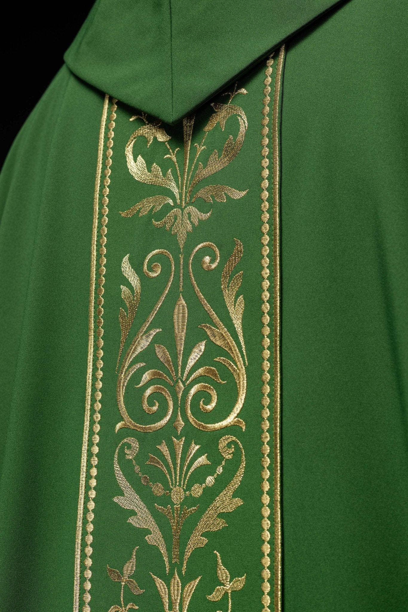 Green liturgical chasuble decorated with a gold embroidered belt KOR/008/01/01 ZIELONY - HAFTINAUSA.COM