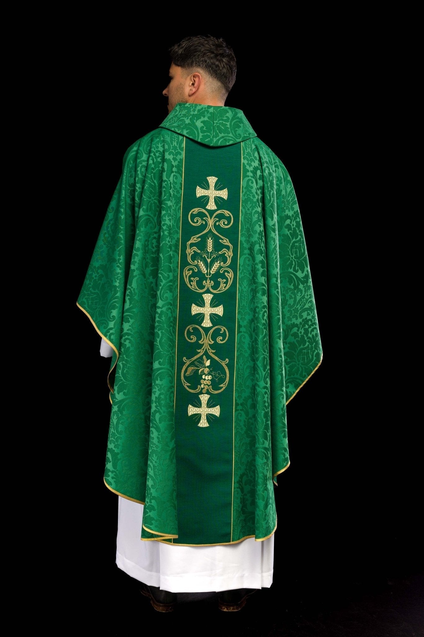 Green liturgical chasuble decorated with an embroidered belt KOR/148/01/81 - HAFTINAUSA.COM