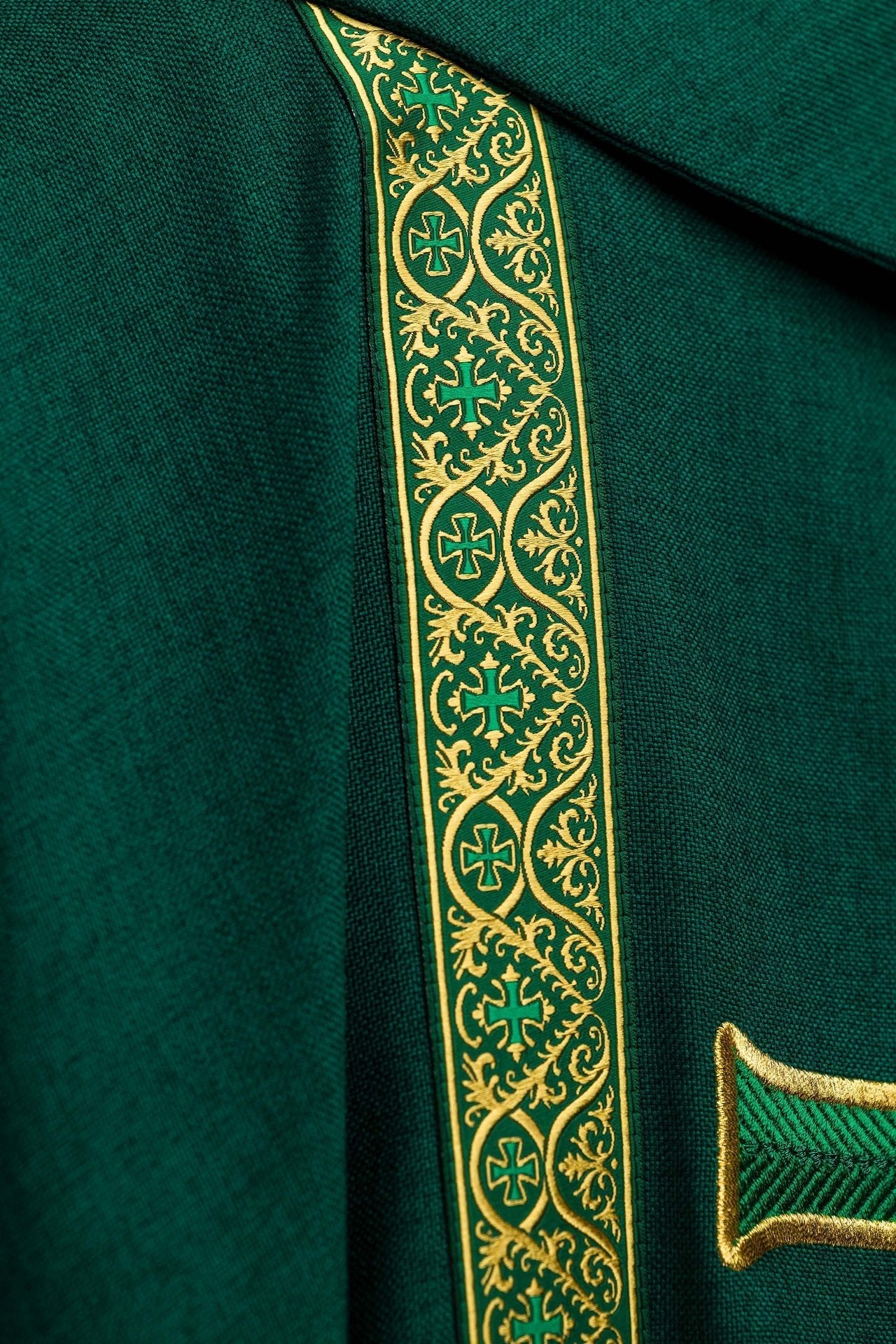 Green liturgical chasuble with embroidered cross and jacquard bands KOR/975/01/70 - CHASUBLES.COM