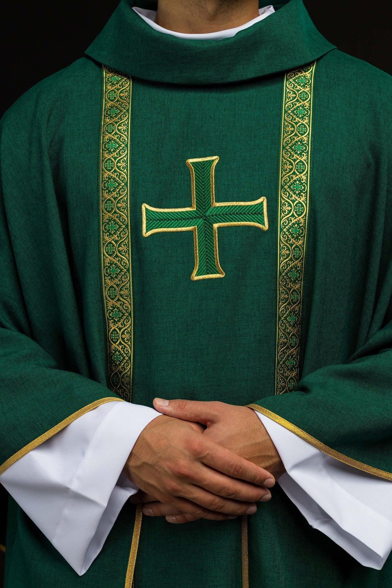 Green liturgical chasuble with embroidered cross and jacquard bands KOR/975/01/70 - CHASUBLES.COM