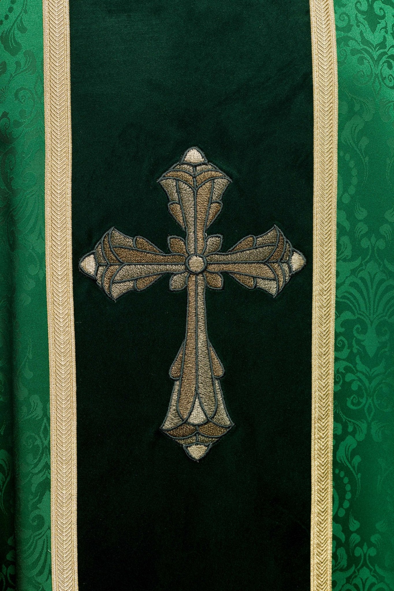 Green liturgical chasuble with stole and cross embroidery on jacquard fabric KOA/007/01/98 - CHASUBLES.COM