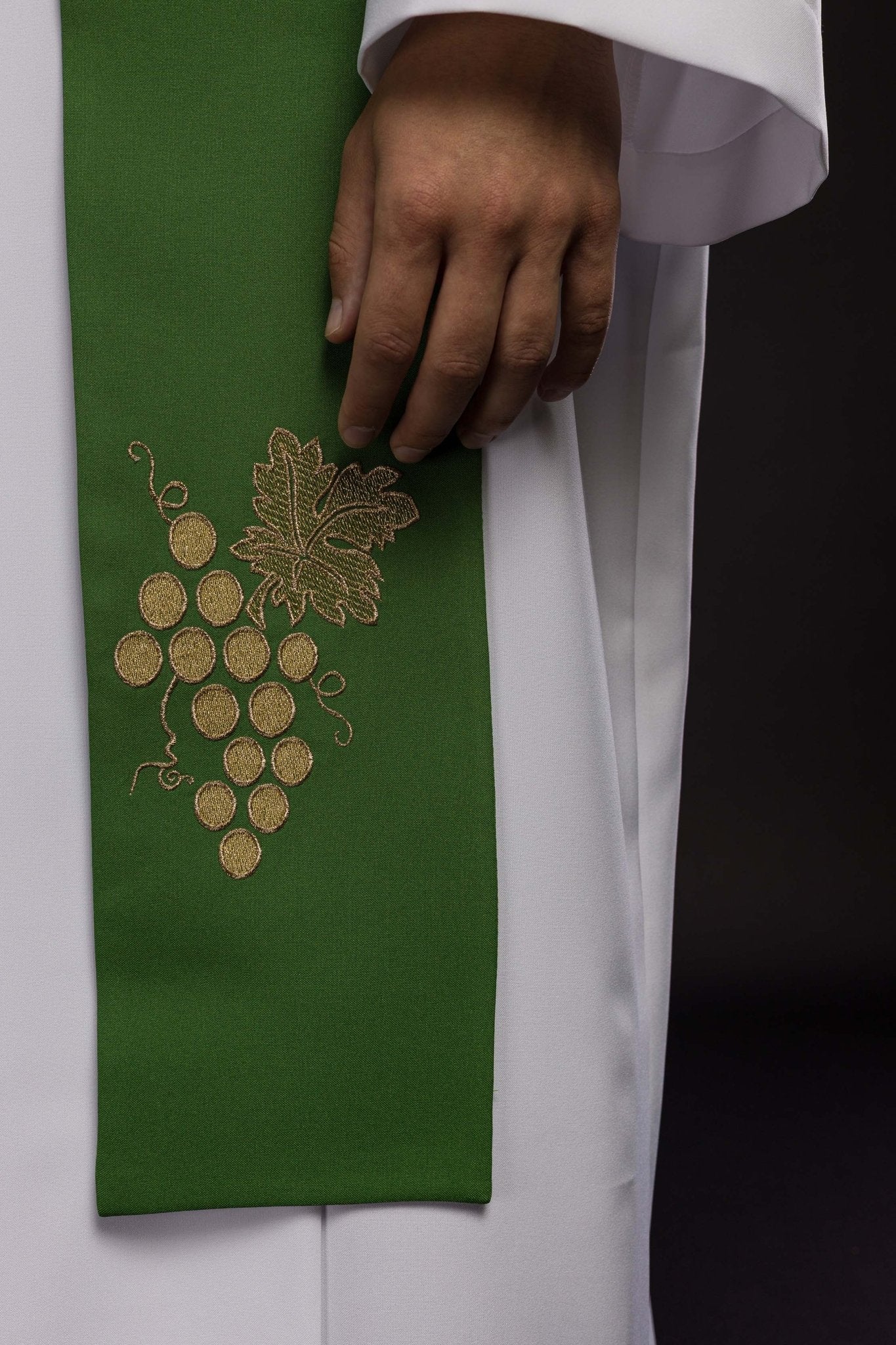 Green priestly stole embroidered IHS with grapes KST/068/01/01 ZIELONY - HAFTINAUSA.COM