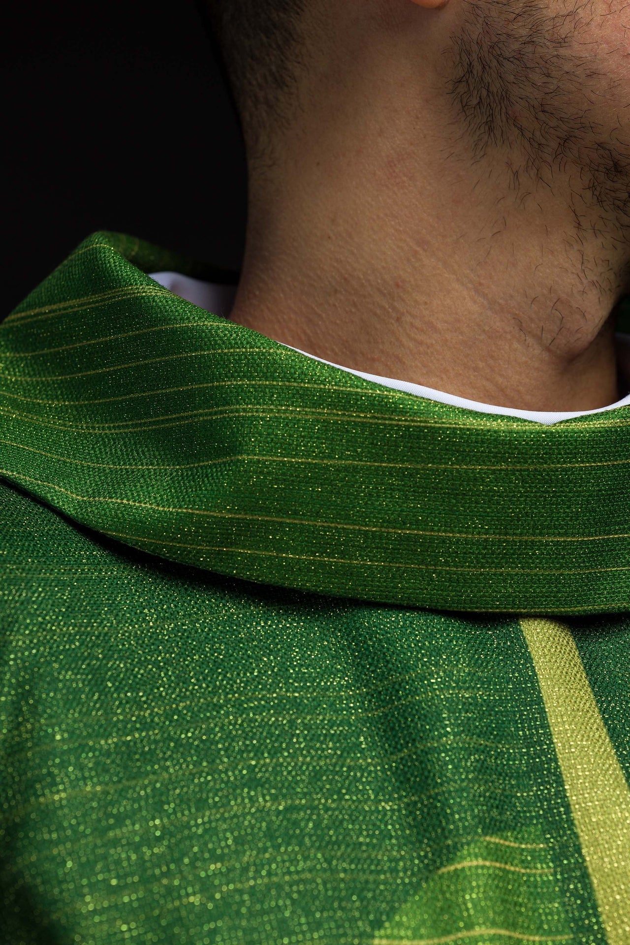 Green printed chasuble with cross motif KOD/7010/01/40 - CHASUBLES.COM