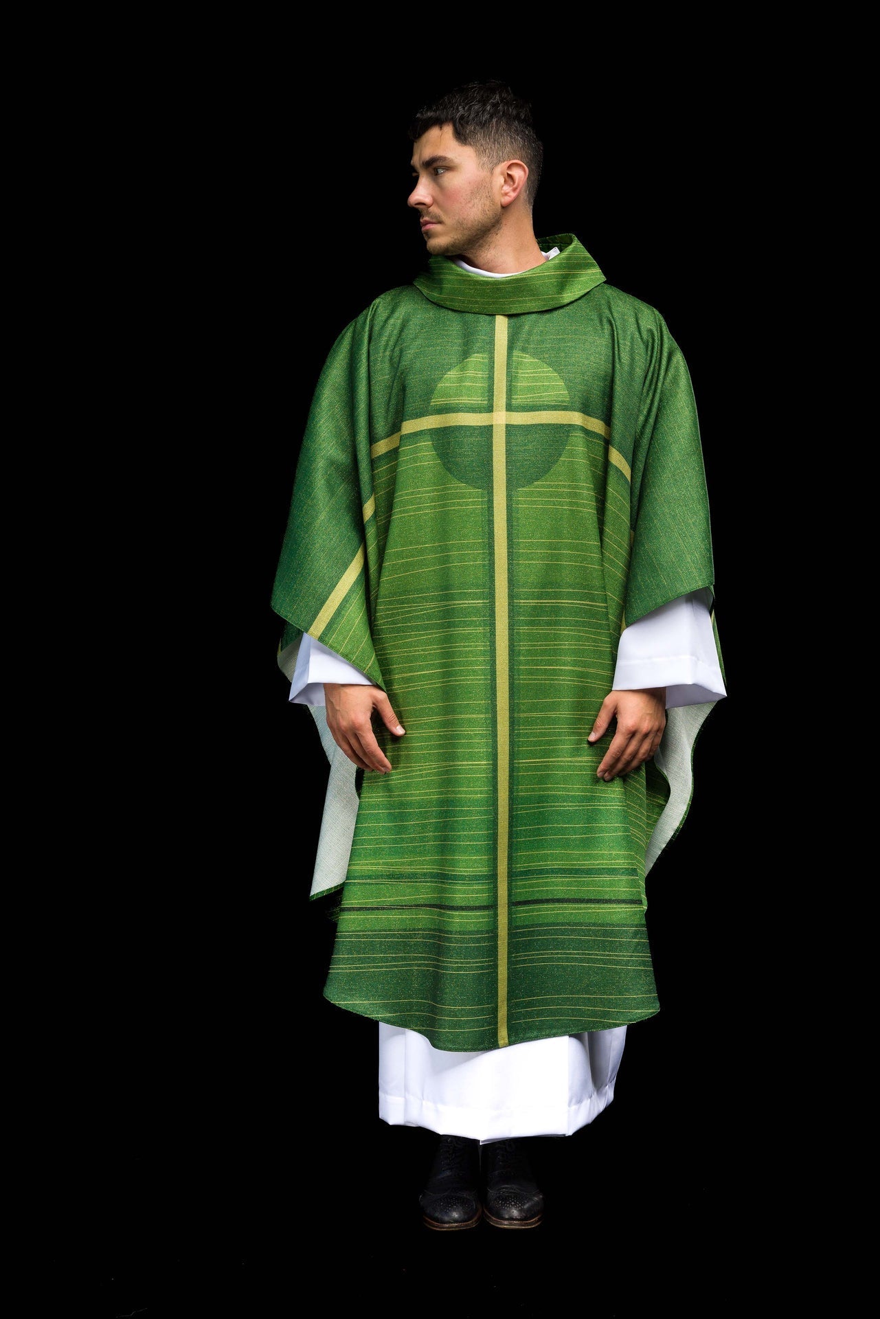 Green printed chasuble with cross motif KOD/7010/01/40 - CHASUBLES.COM