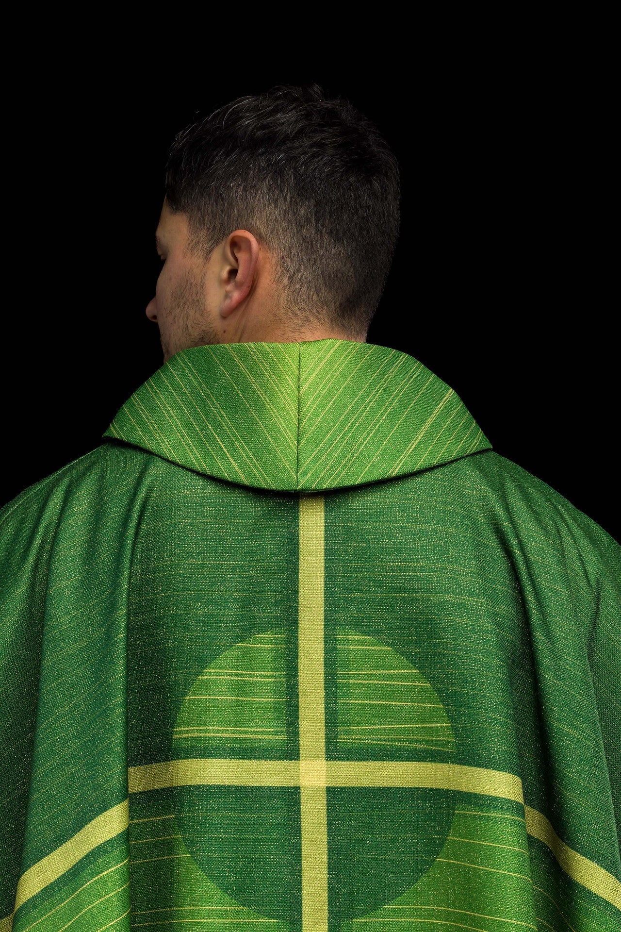 Green printed chasuble with cross motif KOD/7010/01/40 - CHASUBLES.COM