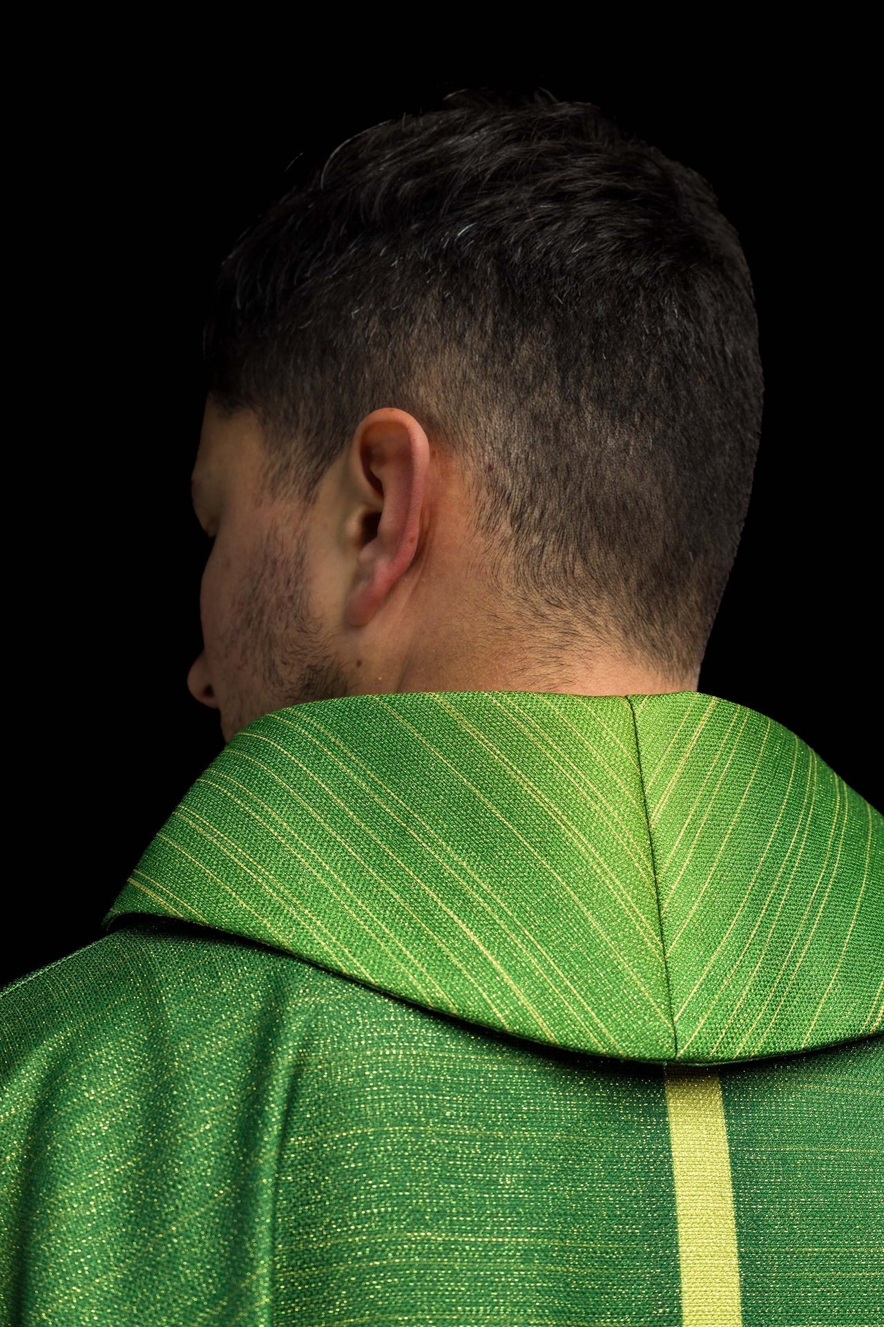 Green printed chasuble with cross motif KOD/7010/01/40 - CHASUBLES.COM
