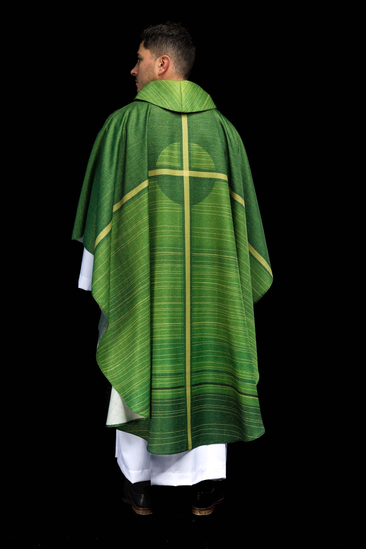 Green printed chasuble with cross motif KOD/7010/01/40 - CHASUBLES.COM