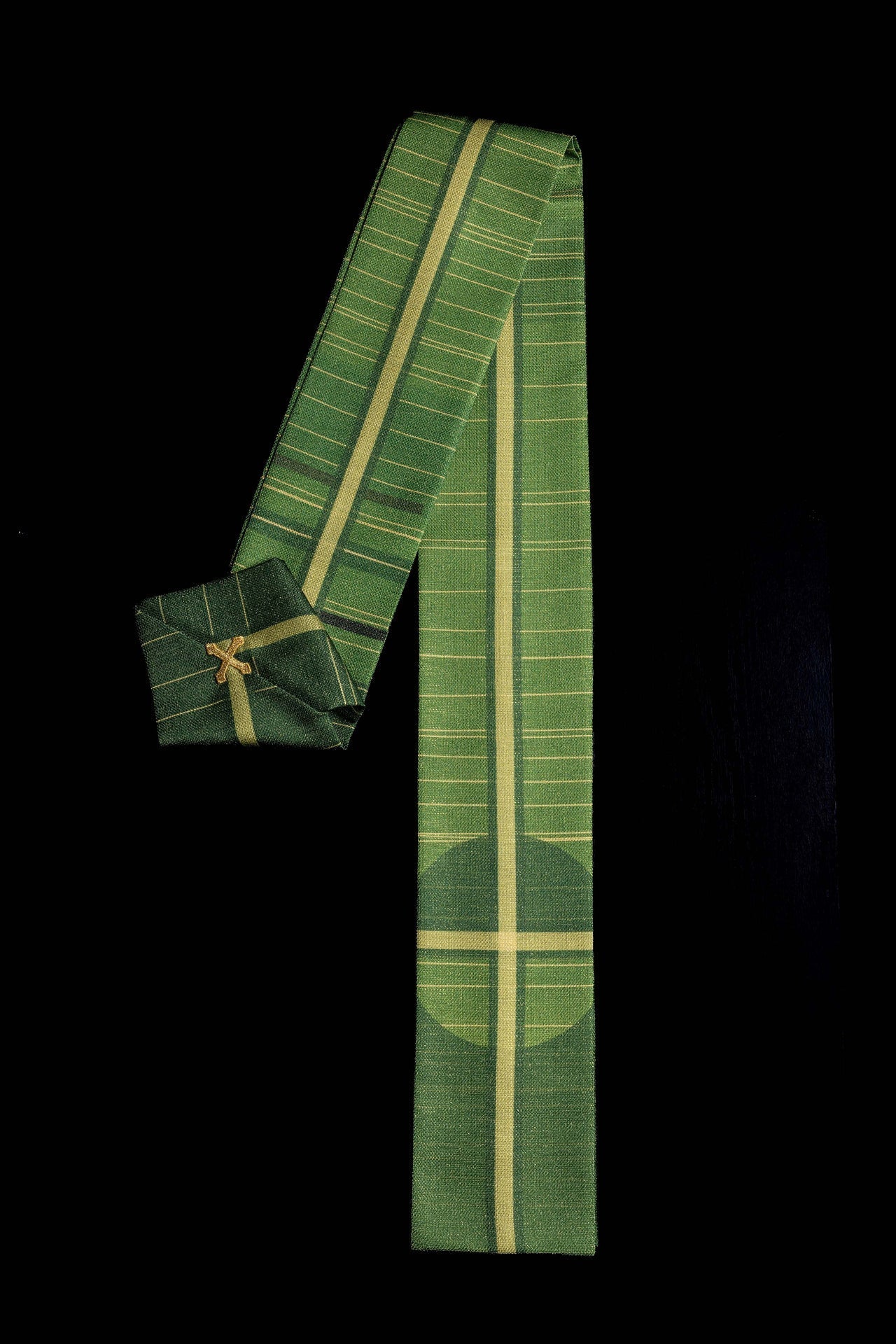 Green printed chasuble with cross motif KOD/7010/01/40 - CHASUBLES.COM