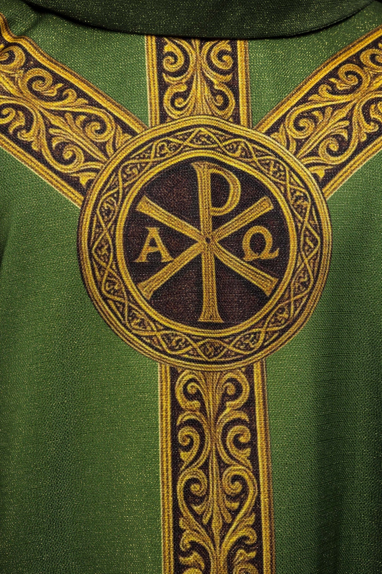 Green printed Pax chasuble with rich gold ornamentation KOD/7009/01/40 - CHASUBLES.COM