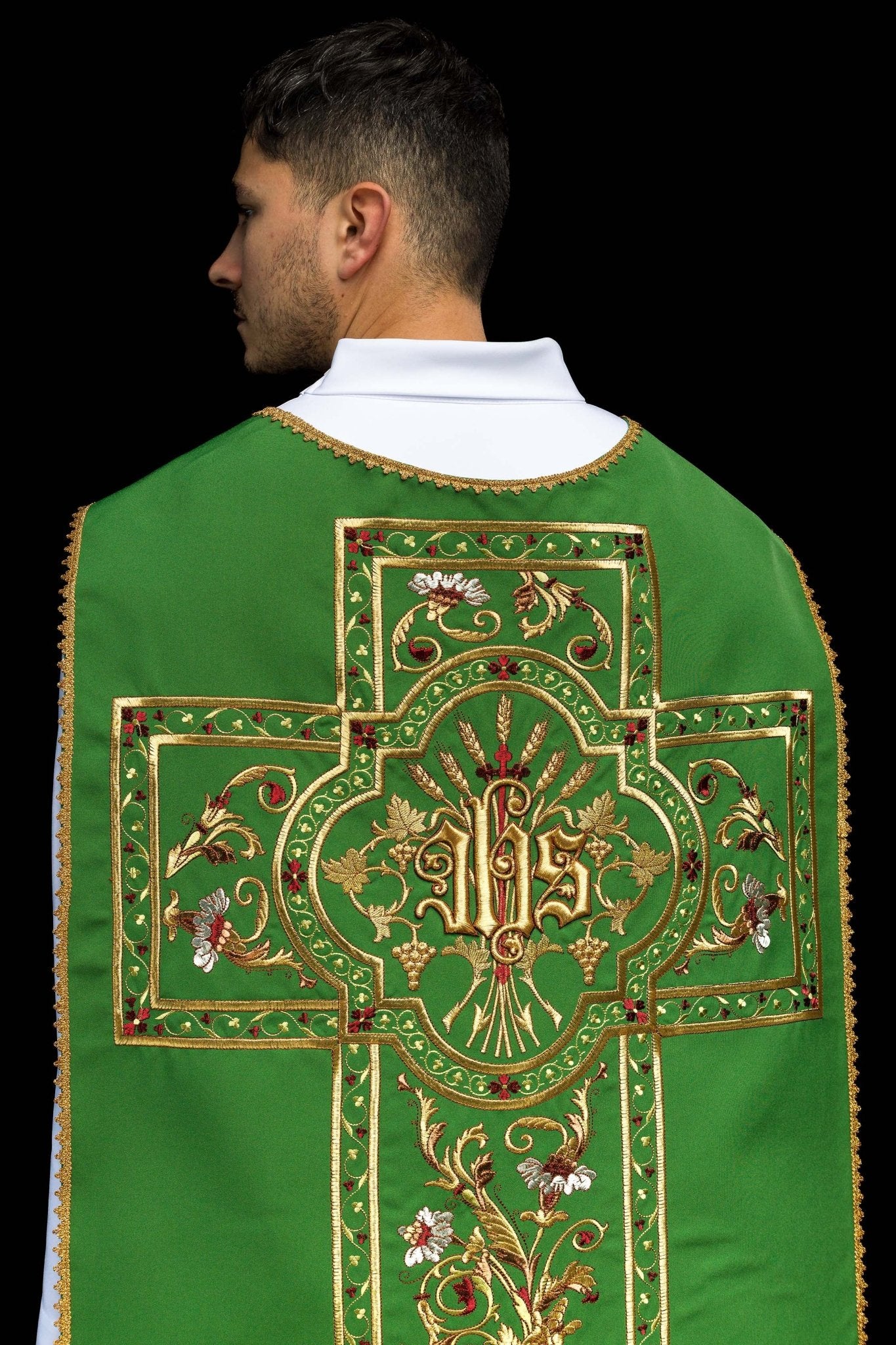 Green Roman Chasuble embroidered with the motif of IHS KOR/200/01/01 ZIELONY - CHASUBLES.COM