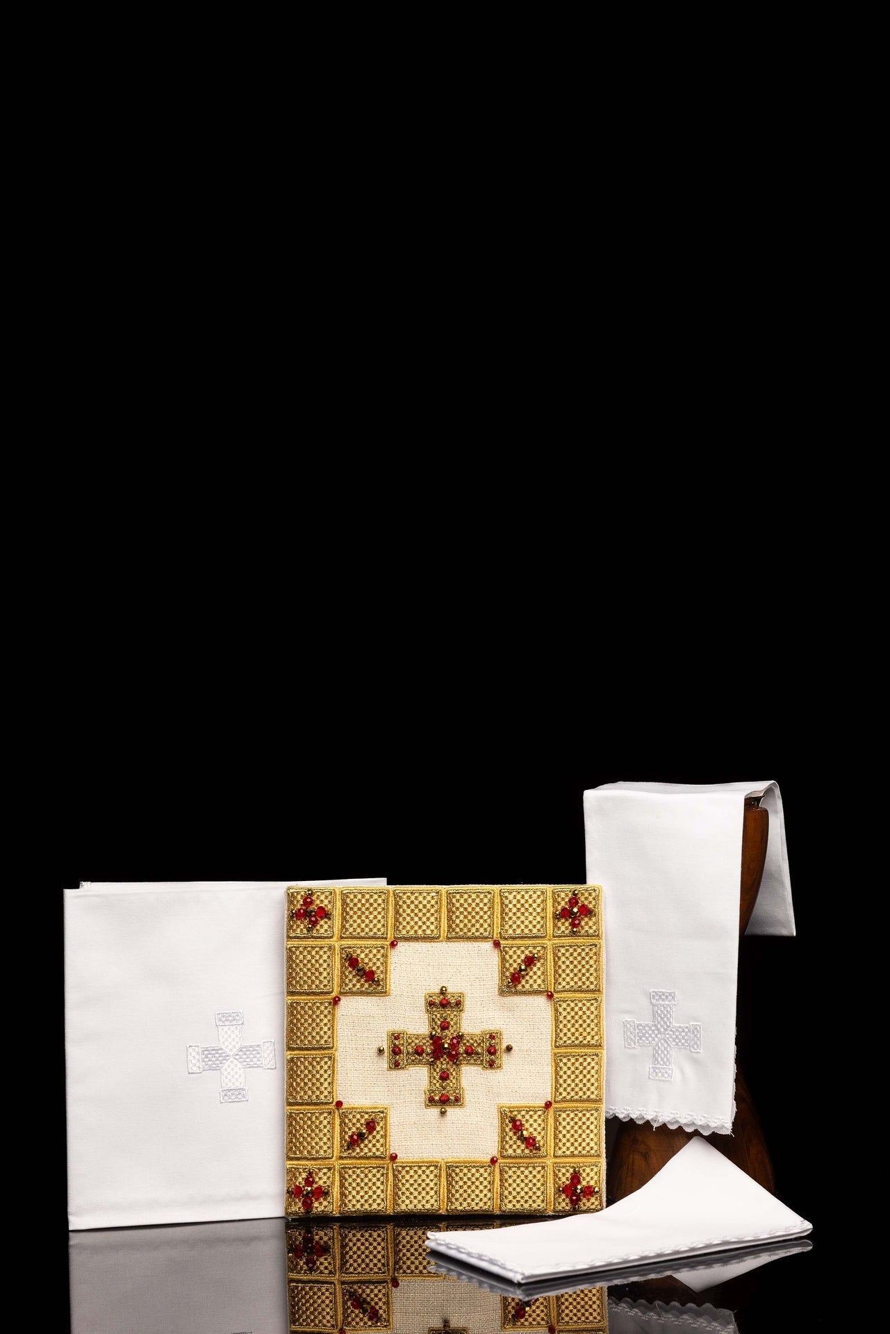 Handcrafted Chalice Linen Set with Natural Stones Handmade 5011 HM/5011 - CHASUBLES.COM