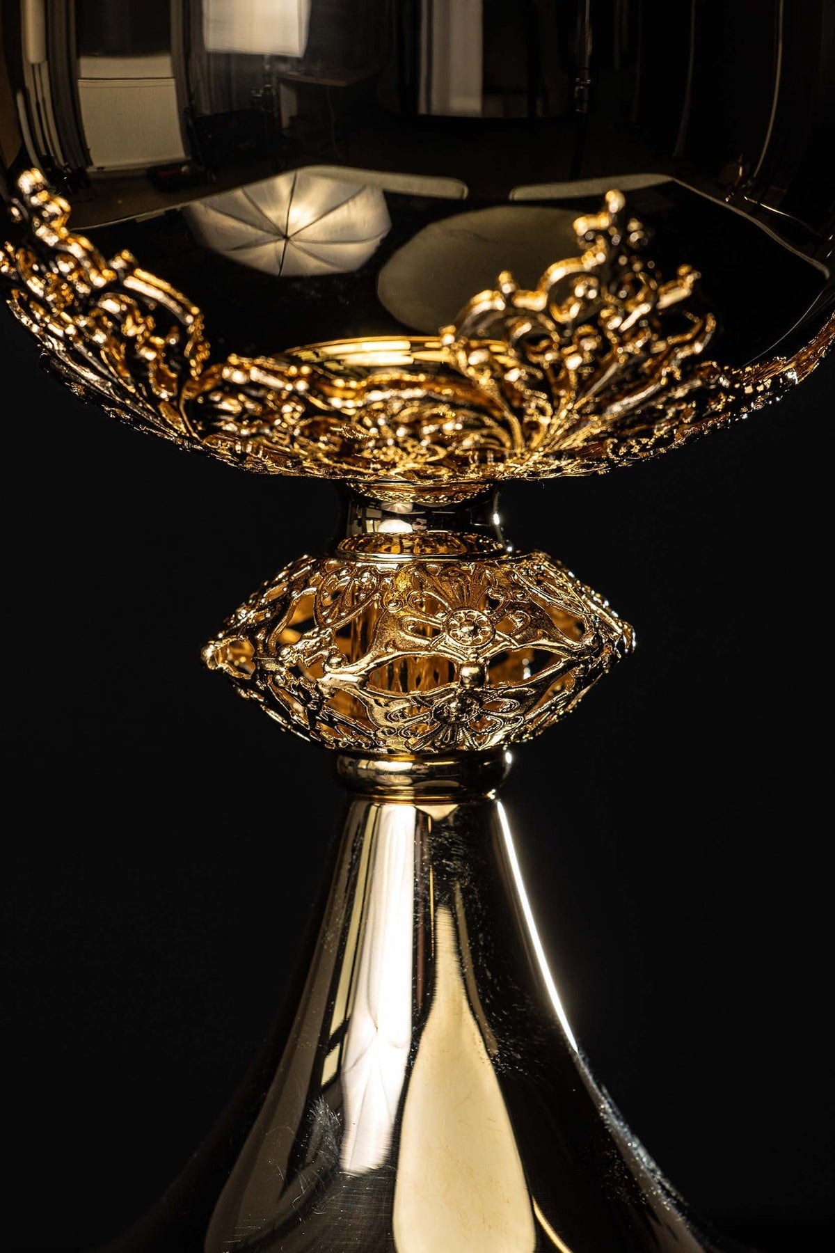 Handcrafted Gilded Brass Ciborium LB/PSZ/001/Z - CHASUBLES.COM