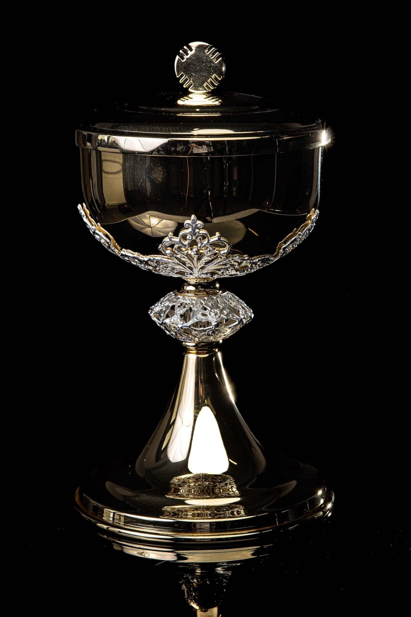 Handcrafted gilded brass ciborium with silver-plated decorations LB/PSZ/001/ZS 22CM - CHASUBLES.COM