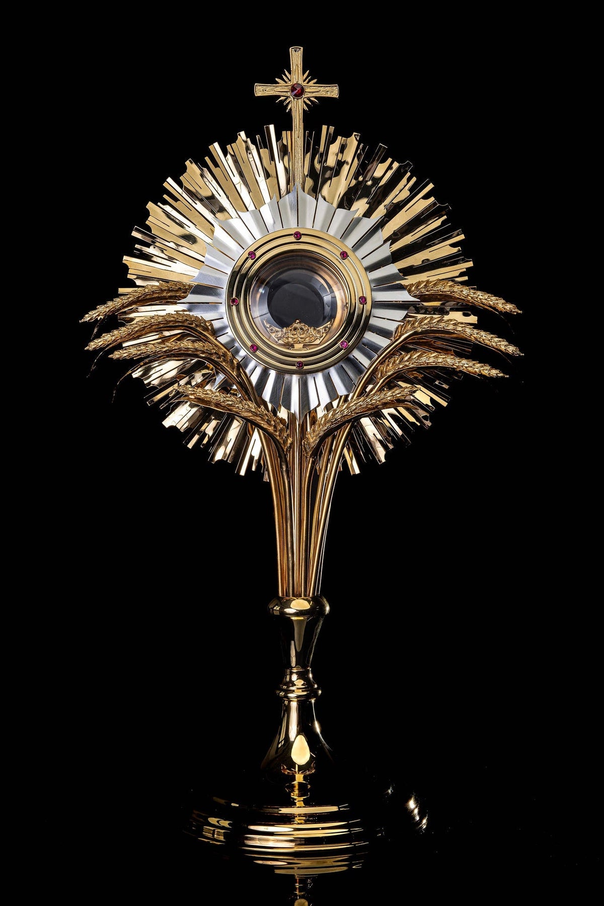 Handcrafted Gilded Brass Monstrance Adorned with Rubies LB/MN/001/ZS - CHASUBLES.COM