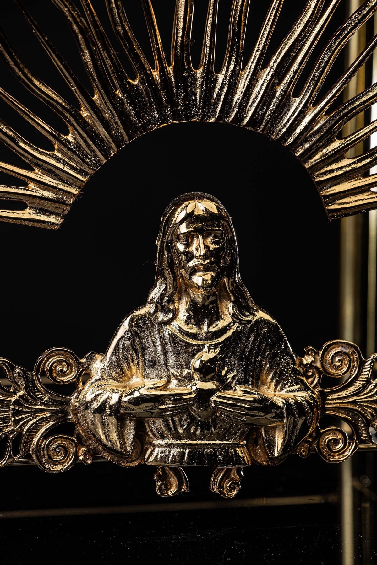 Handcrafted Gilded Brass Monstrance Throne LB/TRN/001/Z - CHASUBLES.COM